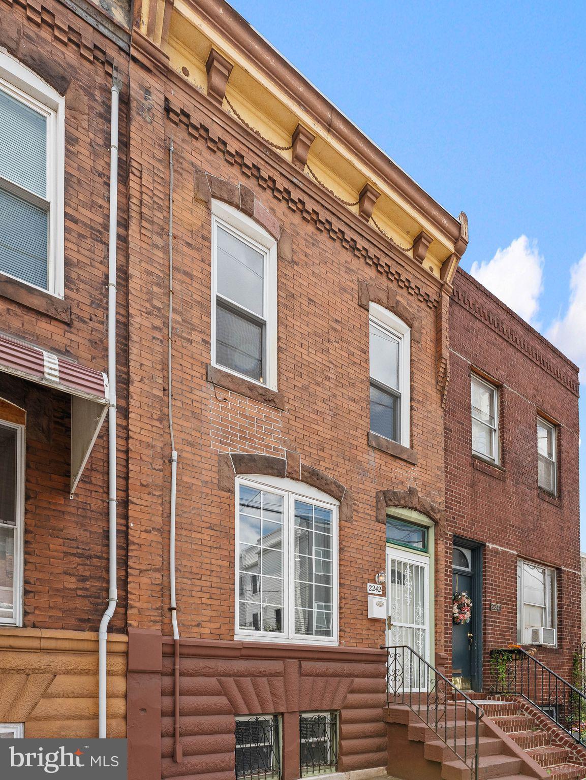 2242 MOORE STREET