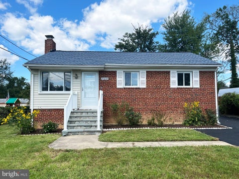 Photo of 7018 Strathmore Street, FALLS CHURCH, VA 22042 (MLS # VAFX2334962)