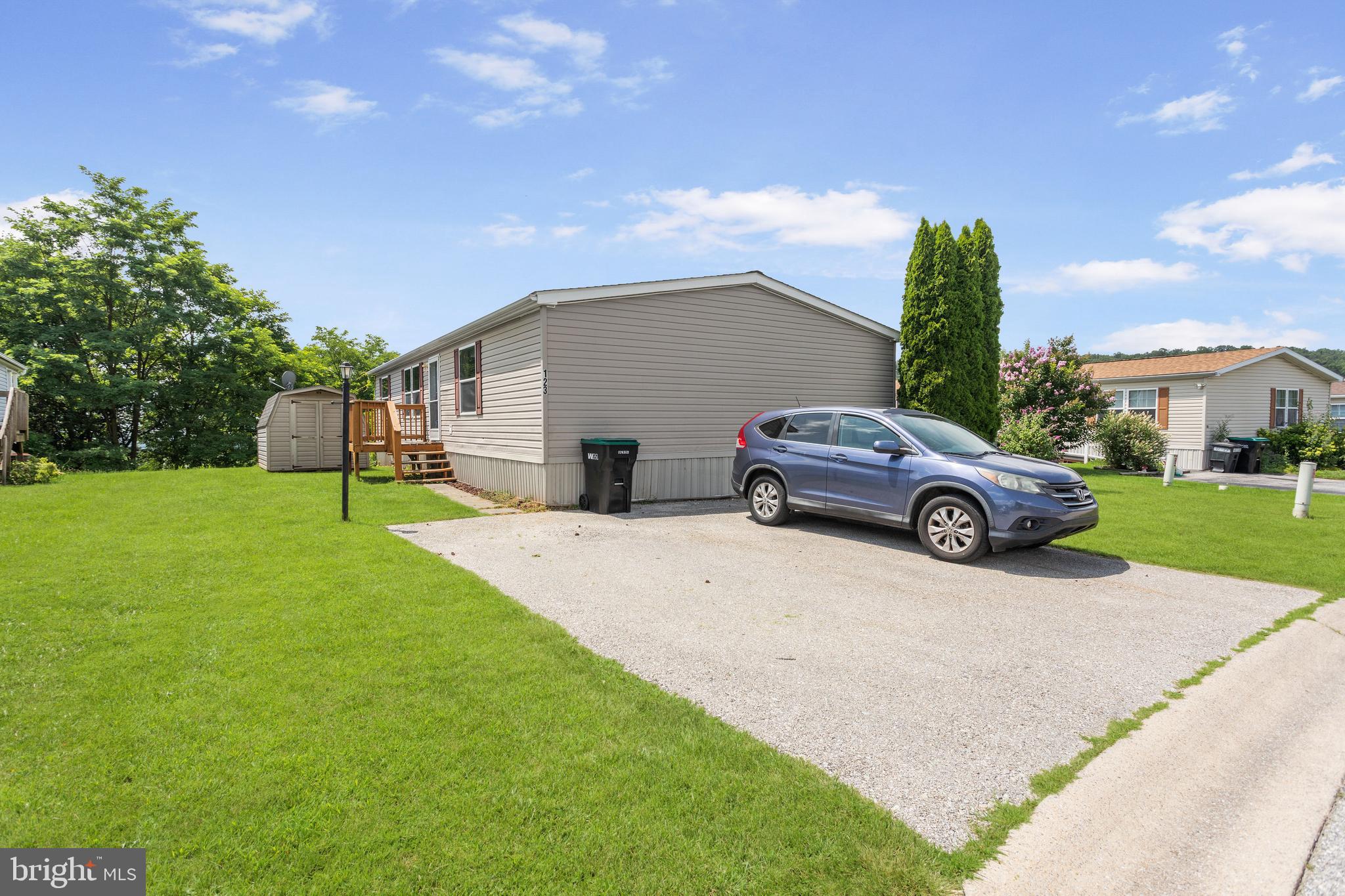 EAGLE VIEW MOBILE HOME PK - Residential