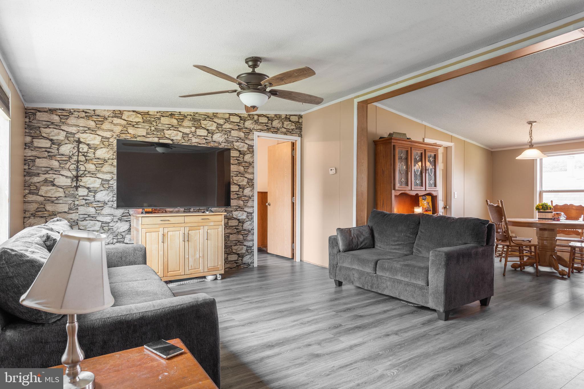 EAGLE VIEW MOBILE HOME PK - Residential