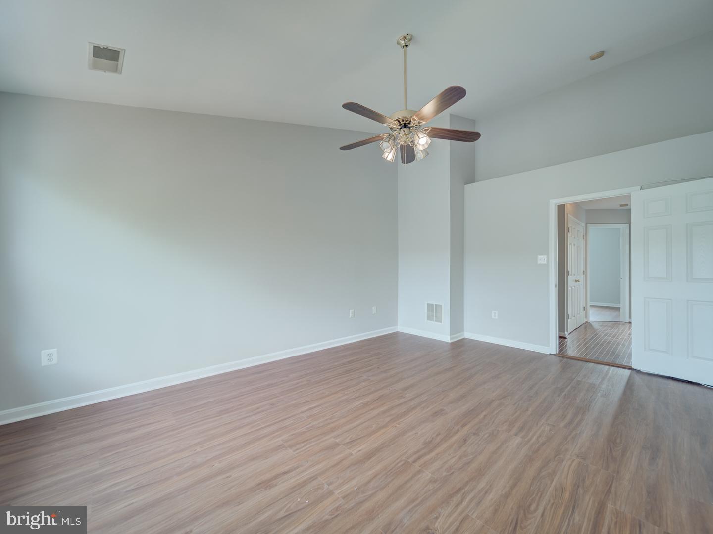 PARADISE - Residential Lease