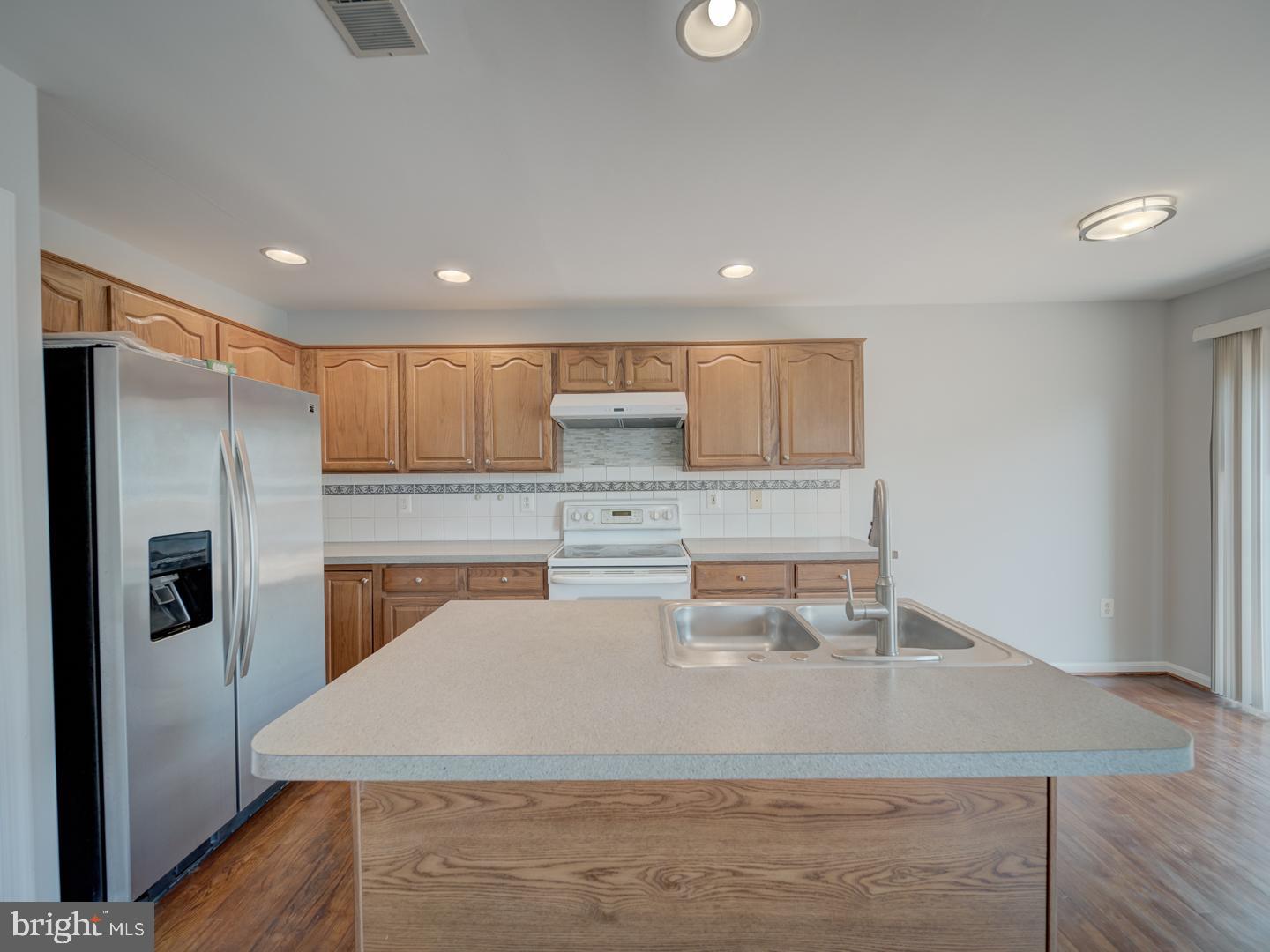 PARADISE - Residential Lease