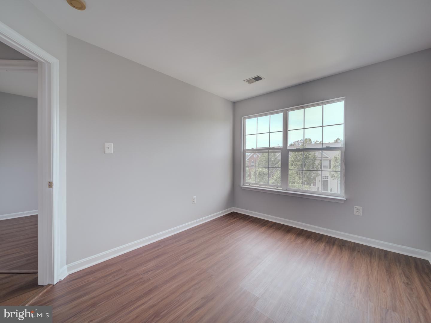 PARADISE - Residential Lease