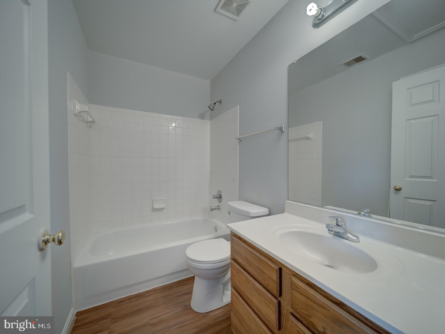 PARADISE - Residential Lease