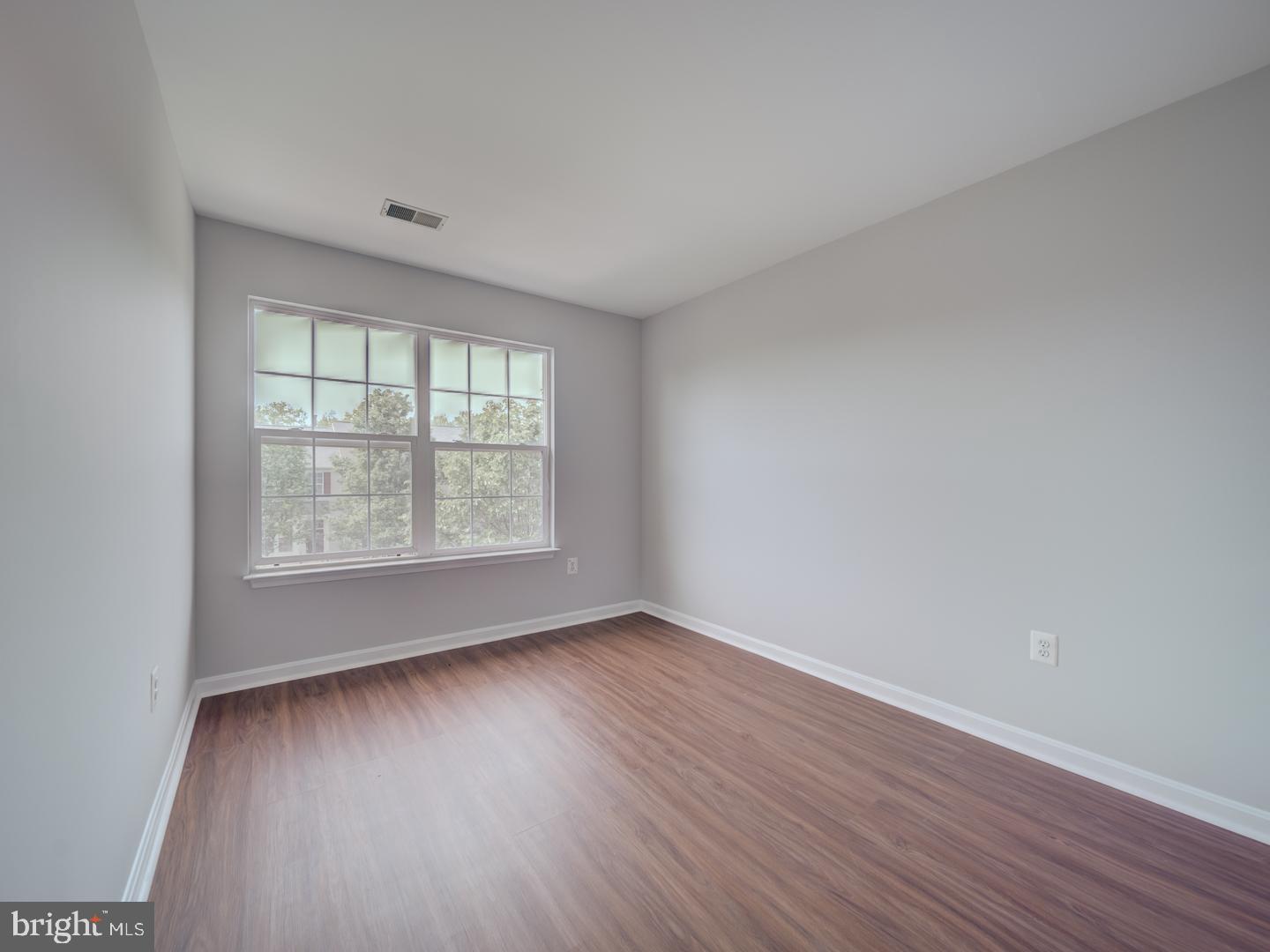 PARADISE - Residential Lease