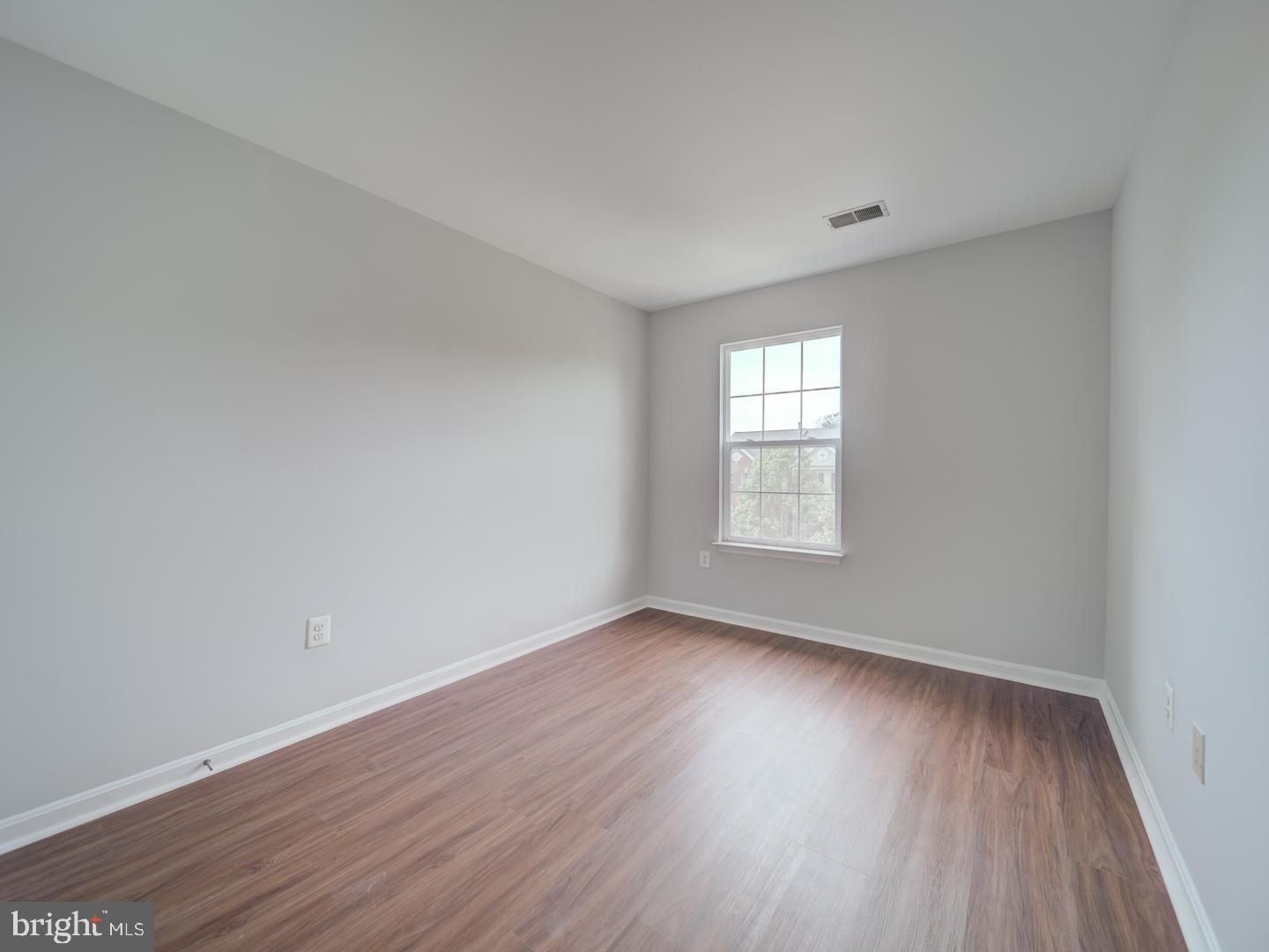 PARADISE - Residential Lease