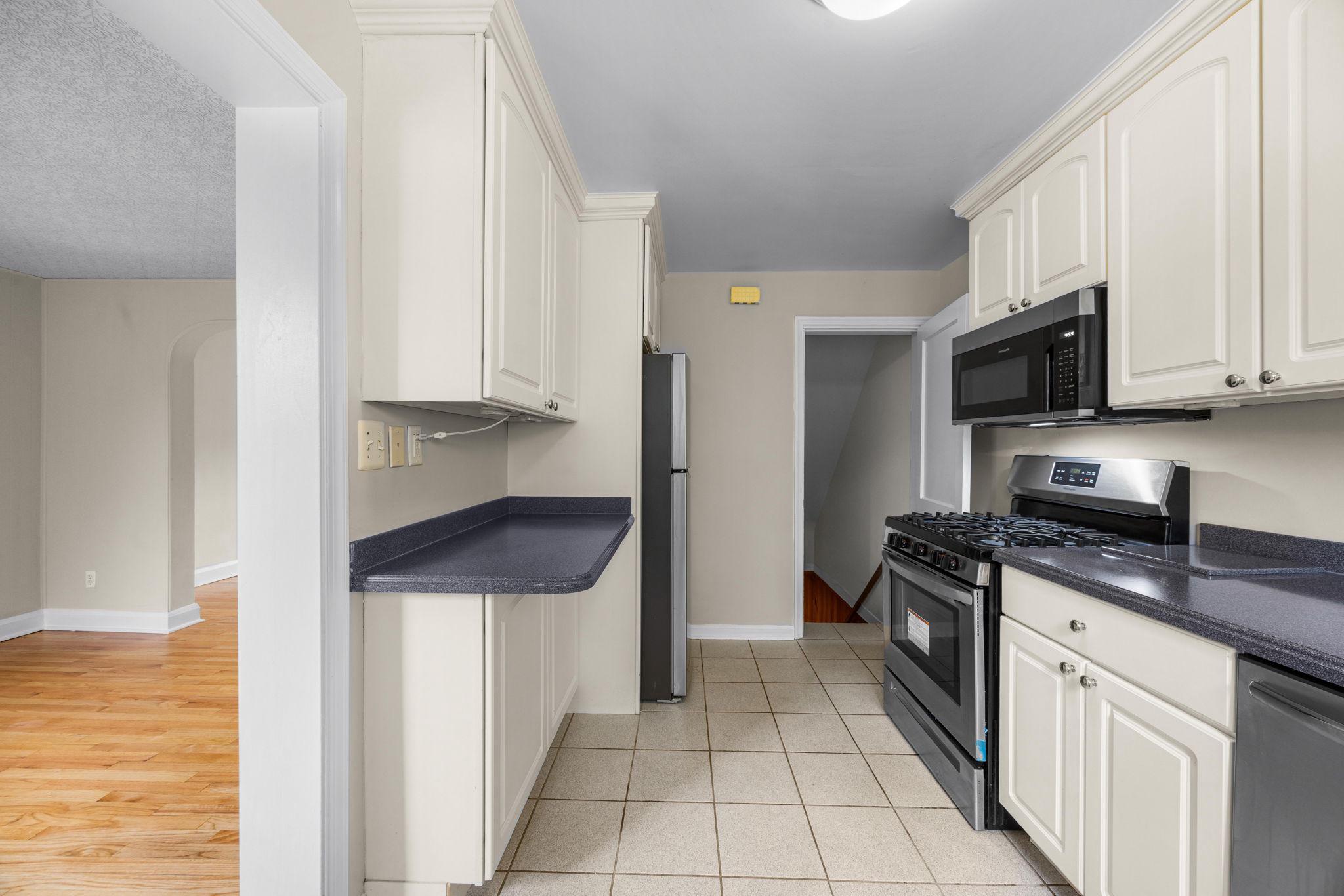 1561 COTTAGE LANE