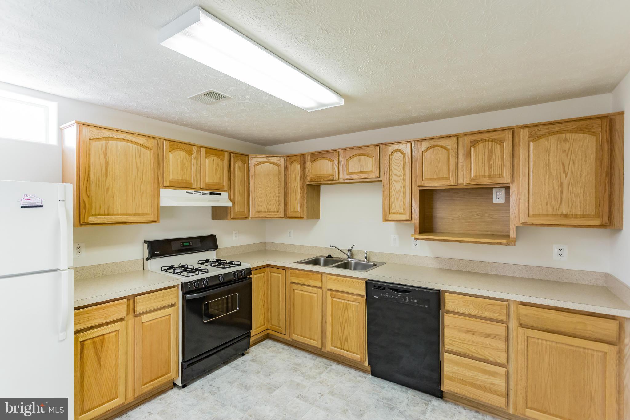 REDWOOD LAKES - Residential