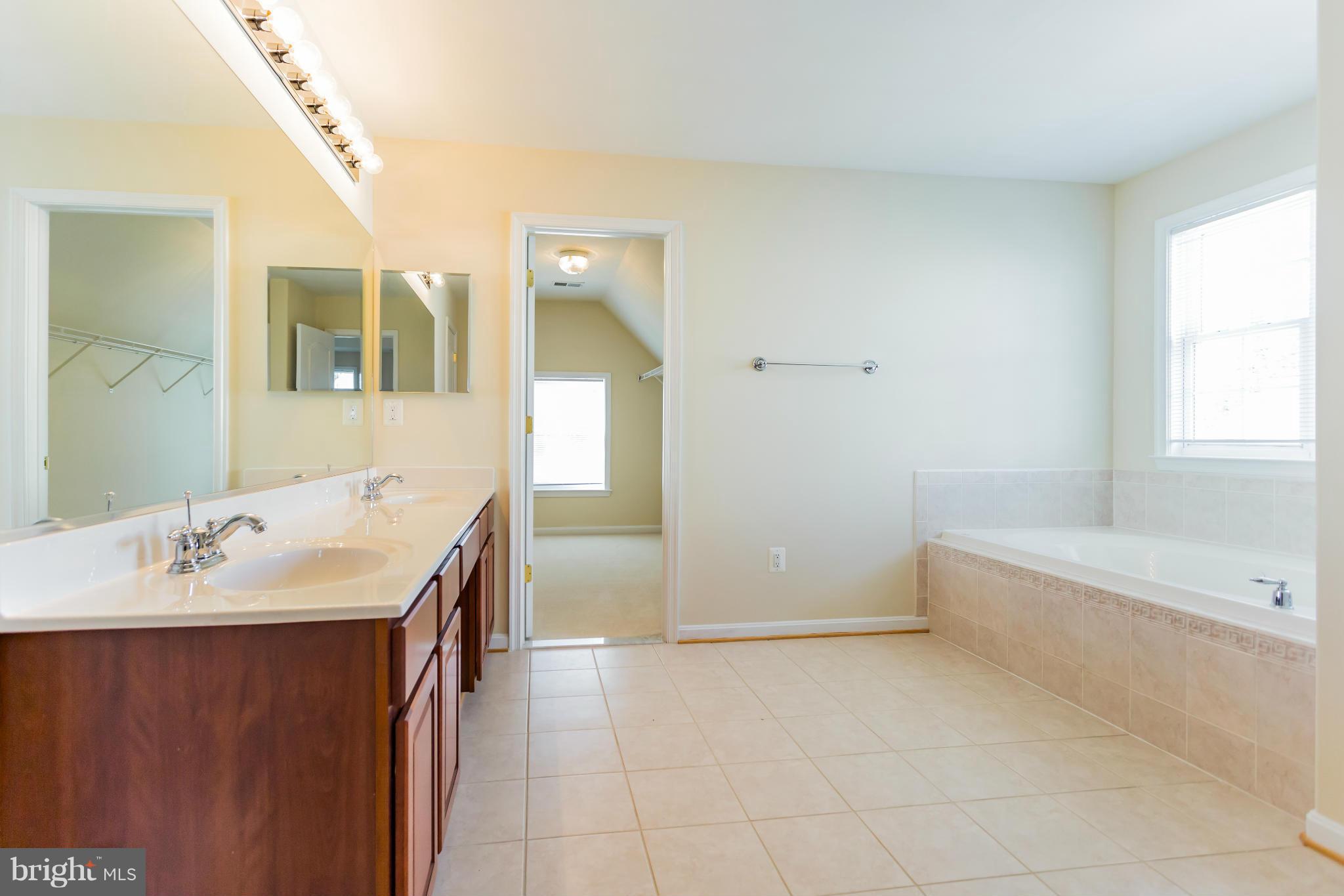 REDWOOD LAKES - Residential