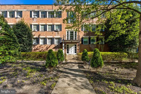 Photo of 5003 10th Street S #5, ARLINGTON, VA 22204 (MLS # VAAR2071454)