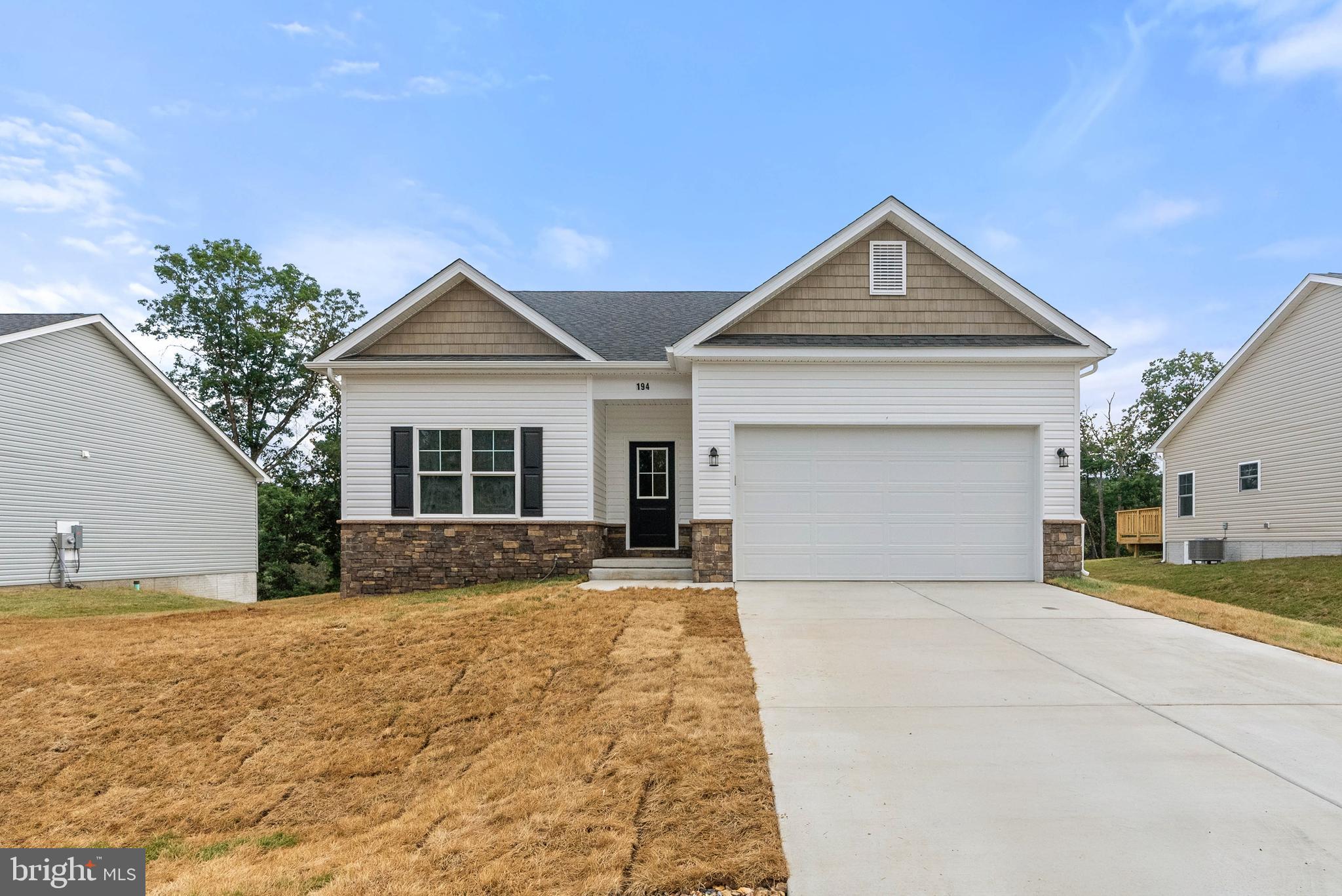 MIDDLE CREEK VISTAS - Residential