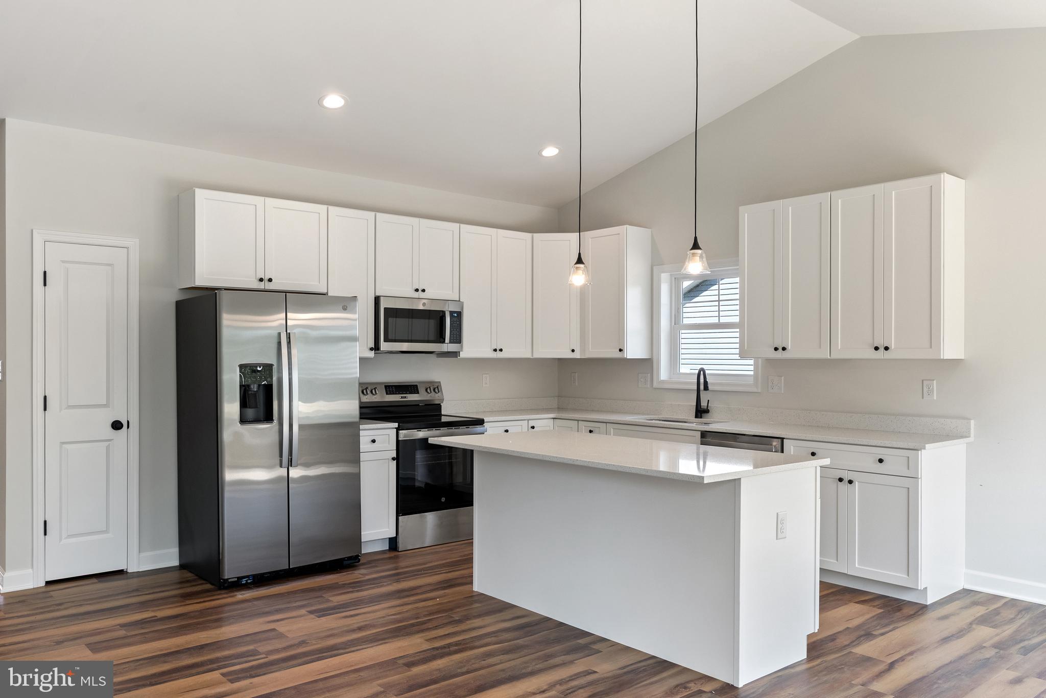 MIDDLE CREEK VISTAS - Residential