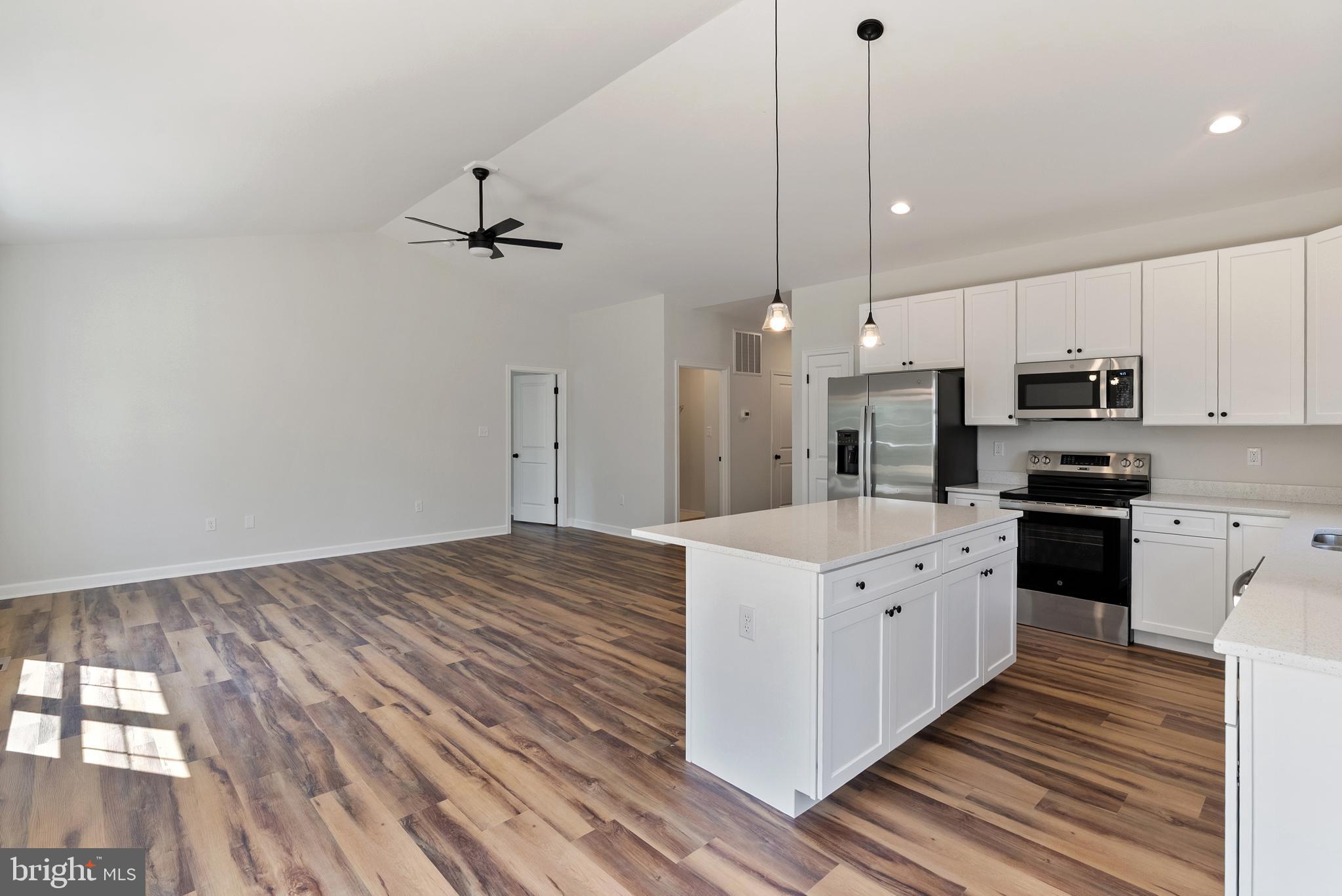 MIDDLE CREEK VISTAS - Residential