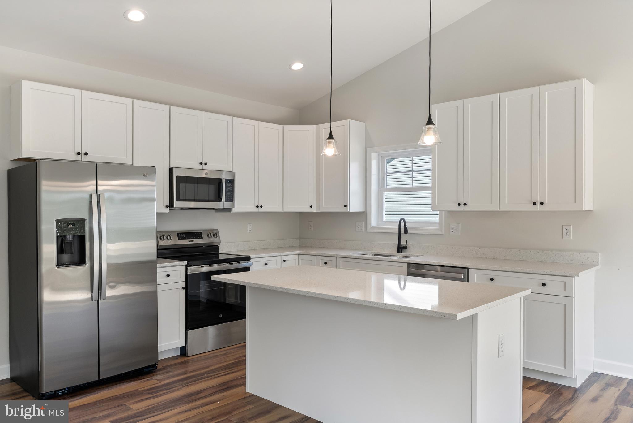 MIDDLE CREEK VISTAS - Residential