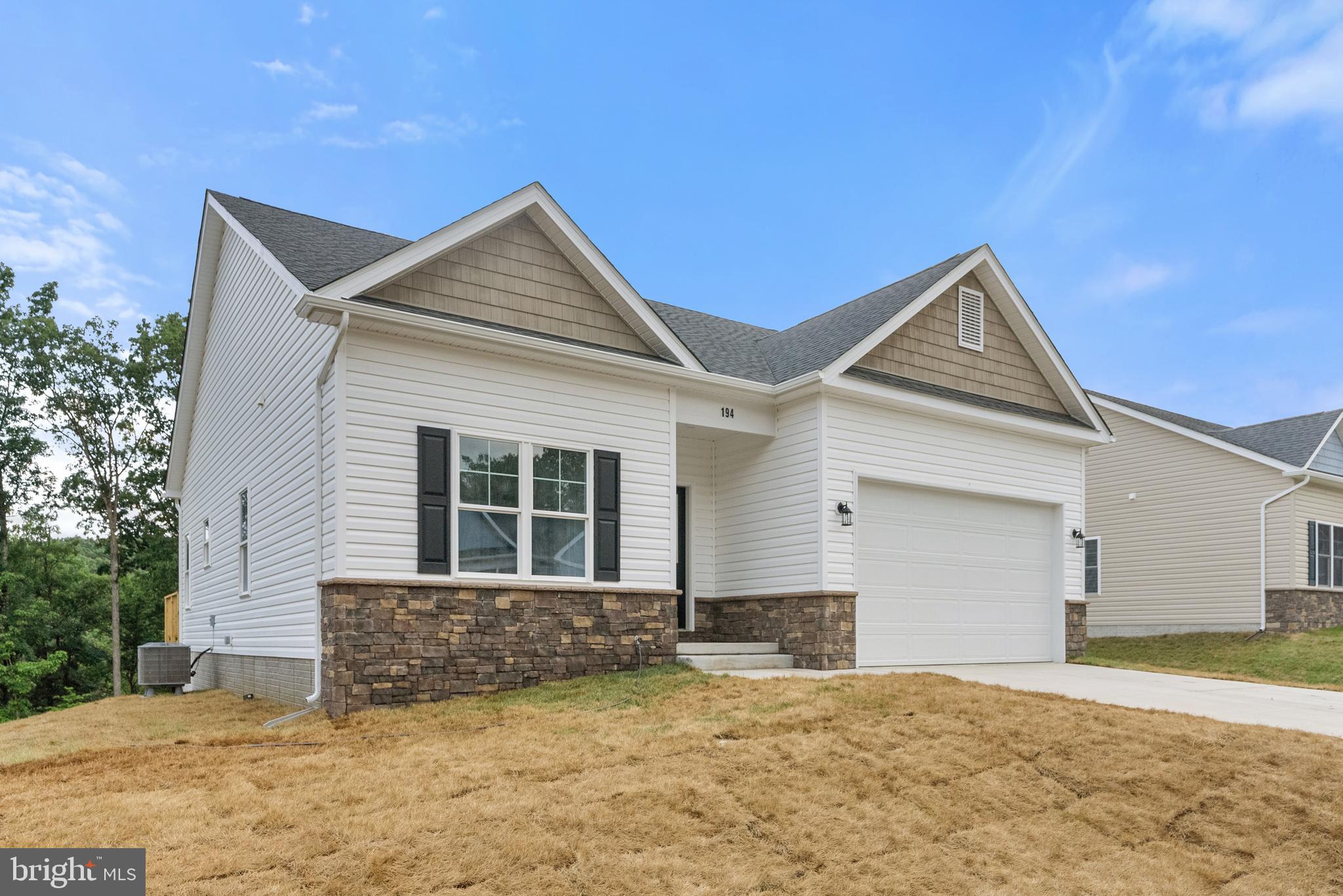 MIDDLE CREEK VISTAS - Residential