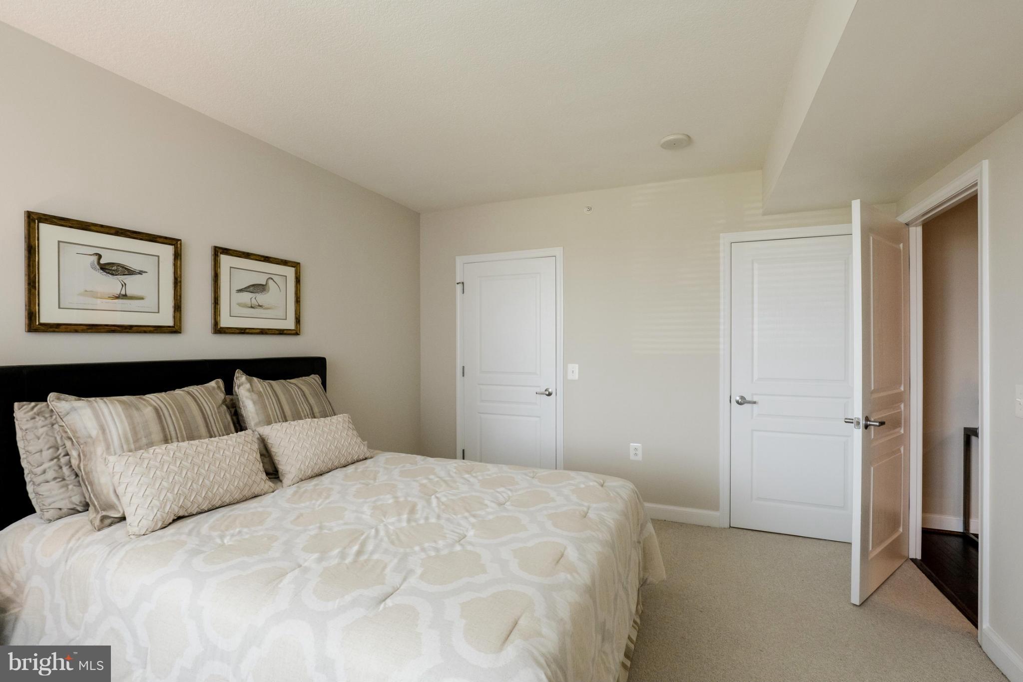 MIDTOWN ALEXANDRIA STATION CONDOMINIUM - Residential