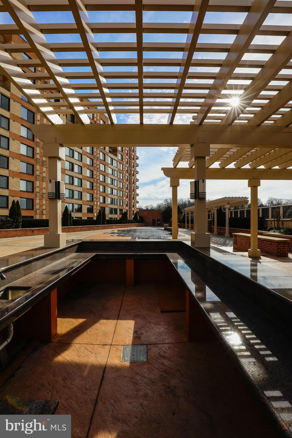 MIDTOWN ALEXANDRIA STATION CONDOMINIUM - Residential