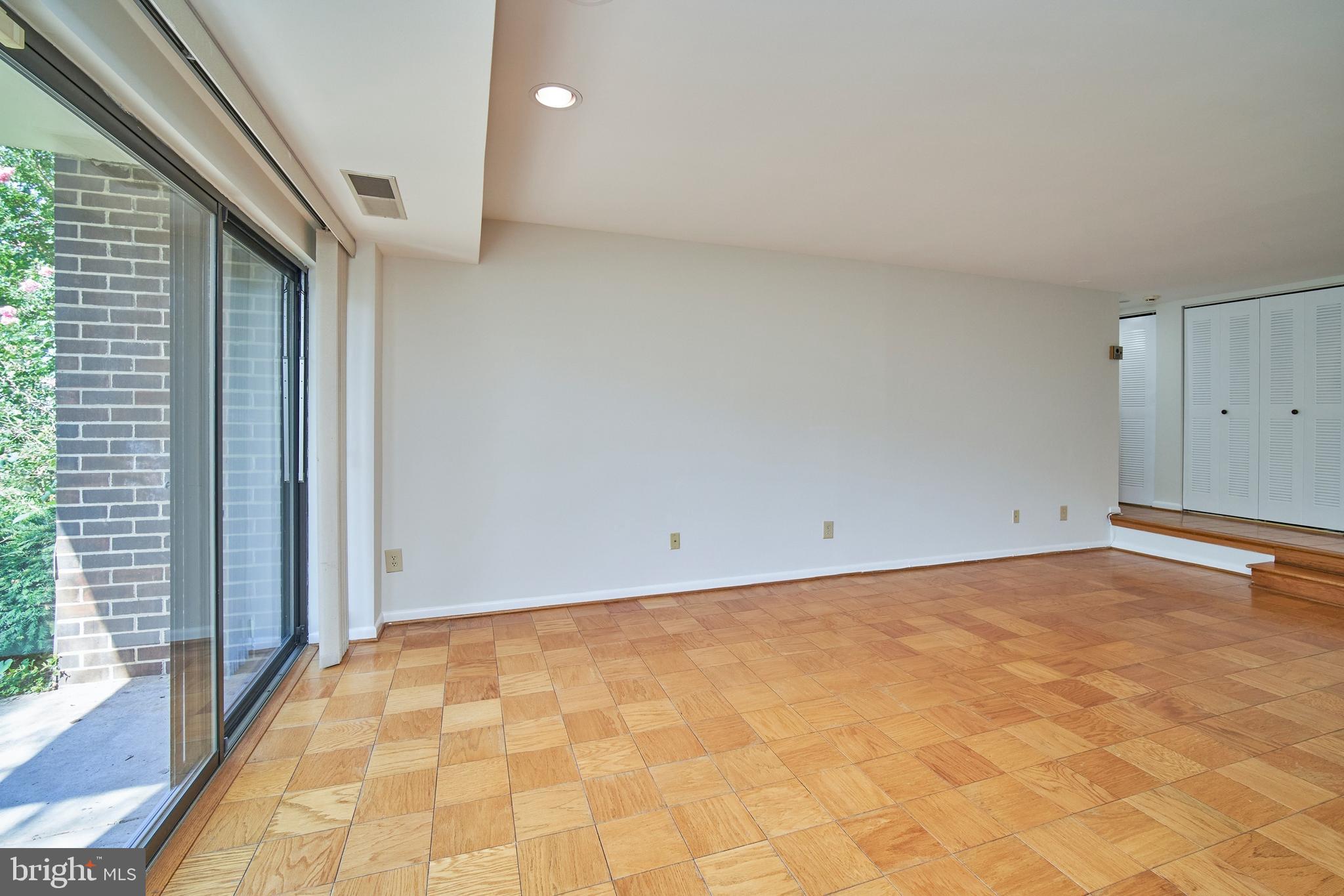 AMERICANA FINMARK - Residential