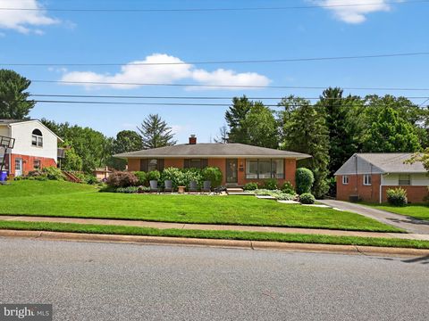 Photo of 410 Spring Drive, MILLERSVILLE, PA 17551 (MLS # PALA2073238)