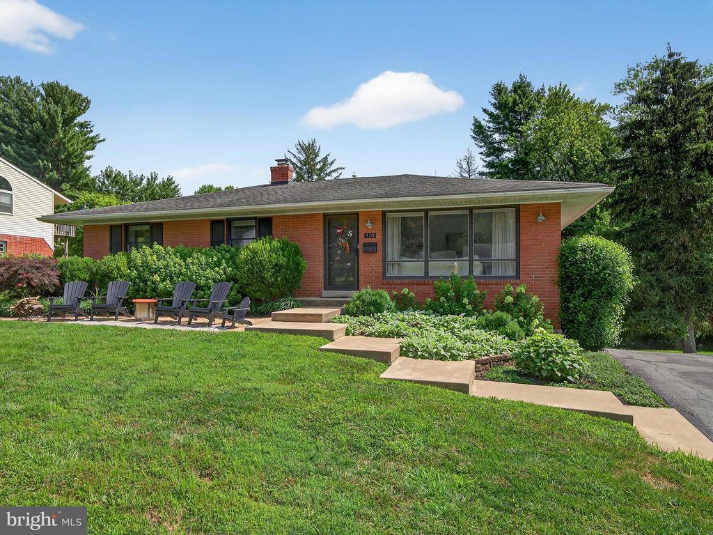 Photo of 410 Spring Drive, MILLERSVILLE, PA 17551 (MLS # PALA2073238)