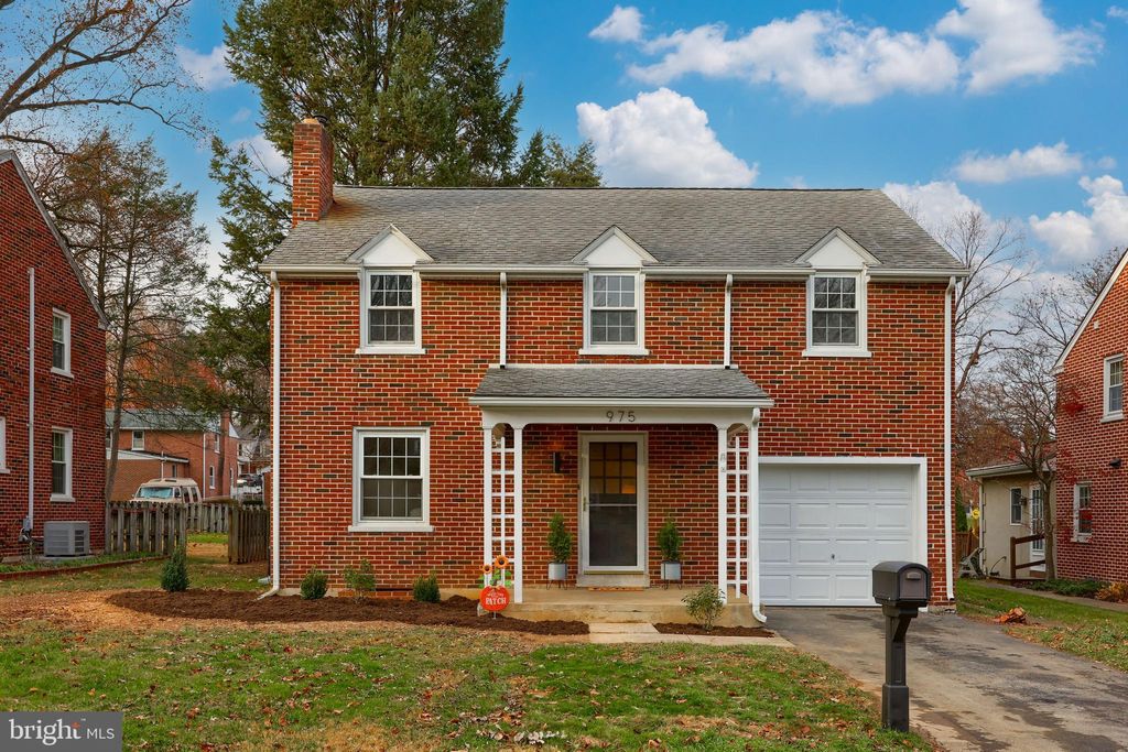 Photo of 975 Salisbury Court, Lancaster, PA 17601 (MLS # PALA2043734)