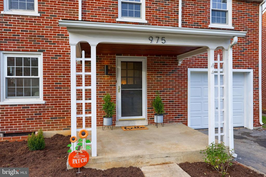 Photo of 975 Salisbury Court, Lancaster, PA 17601 (MLS # PALA2043734)