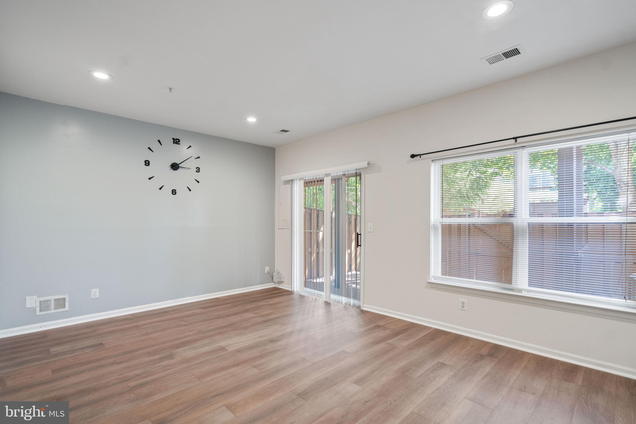 MCNAIR FARMS LANDBAY 5 - Residential Lease