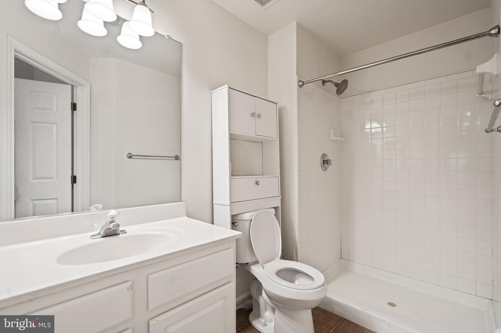 MCNAIR FARMS LANDBAY 5 - Residential Lease