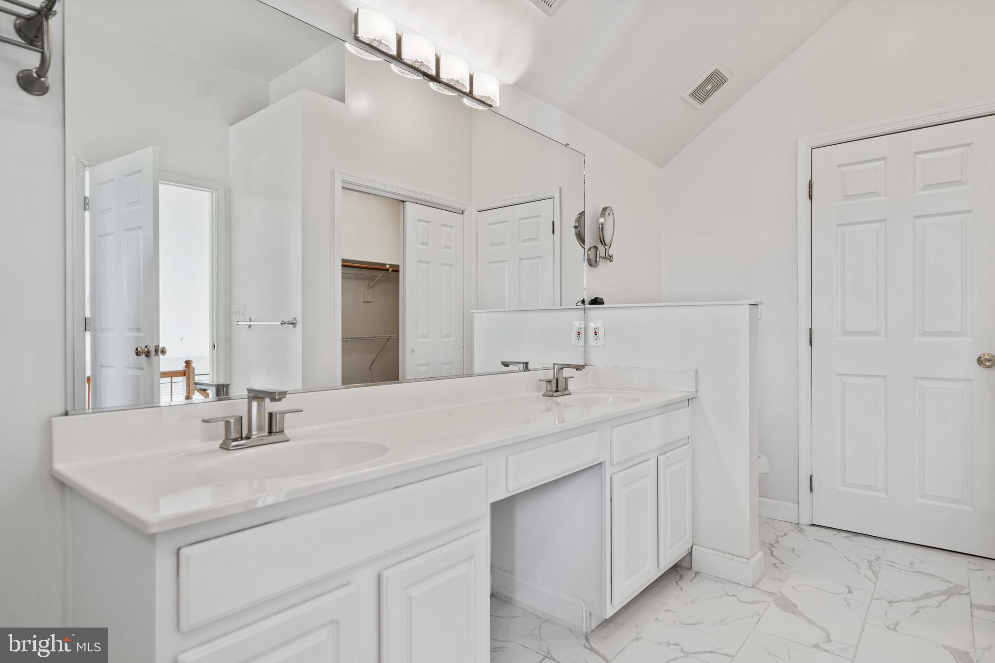 MCNAIR FARMS LANDBAY 5 - Residential Lease