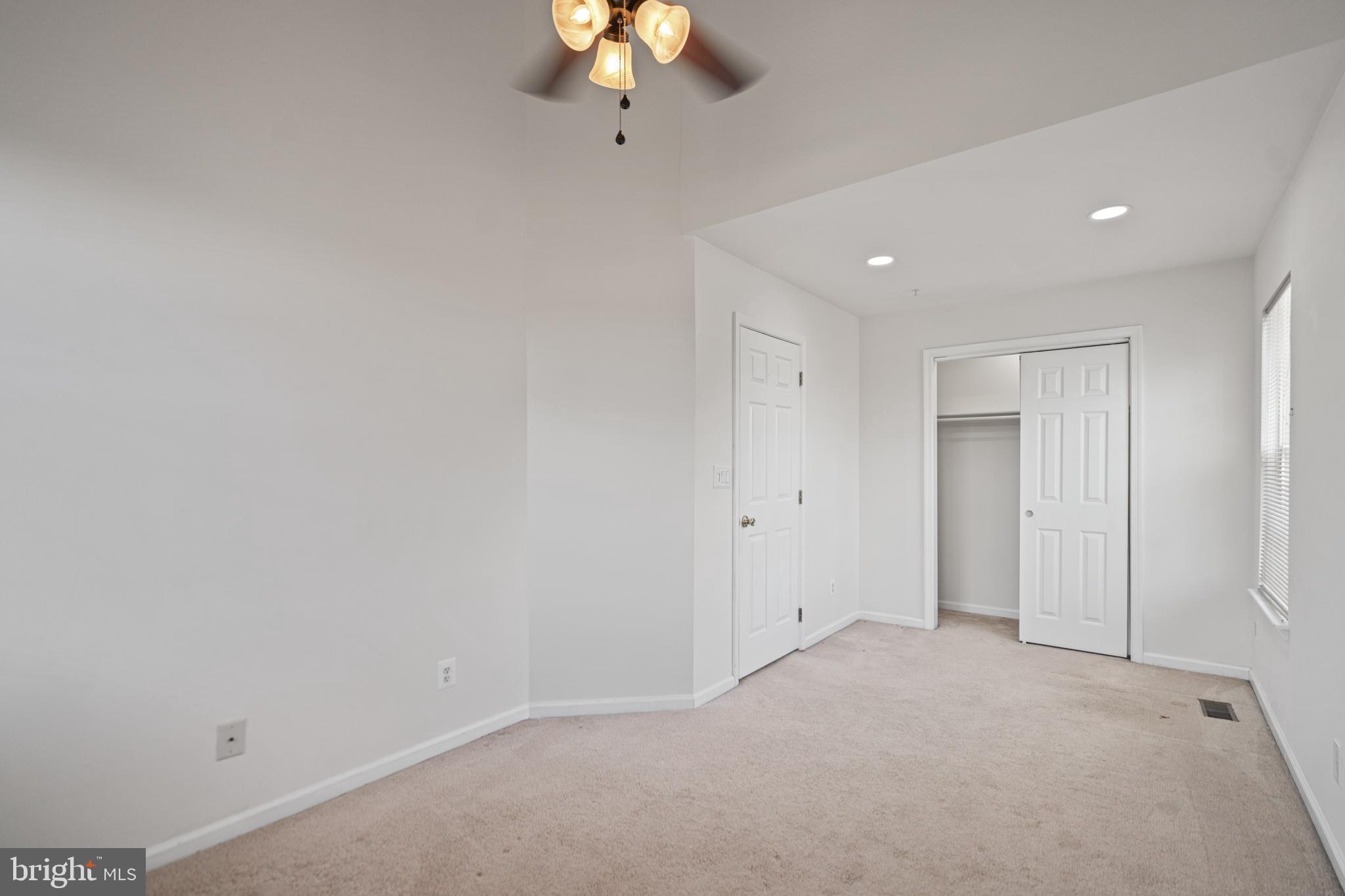 MCNAIR FARMS LANDBAY 5 - Residential Lease