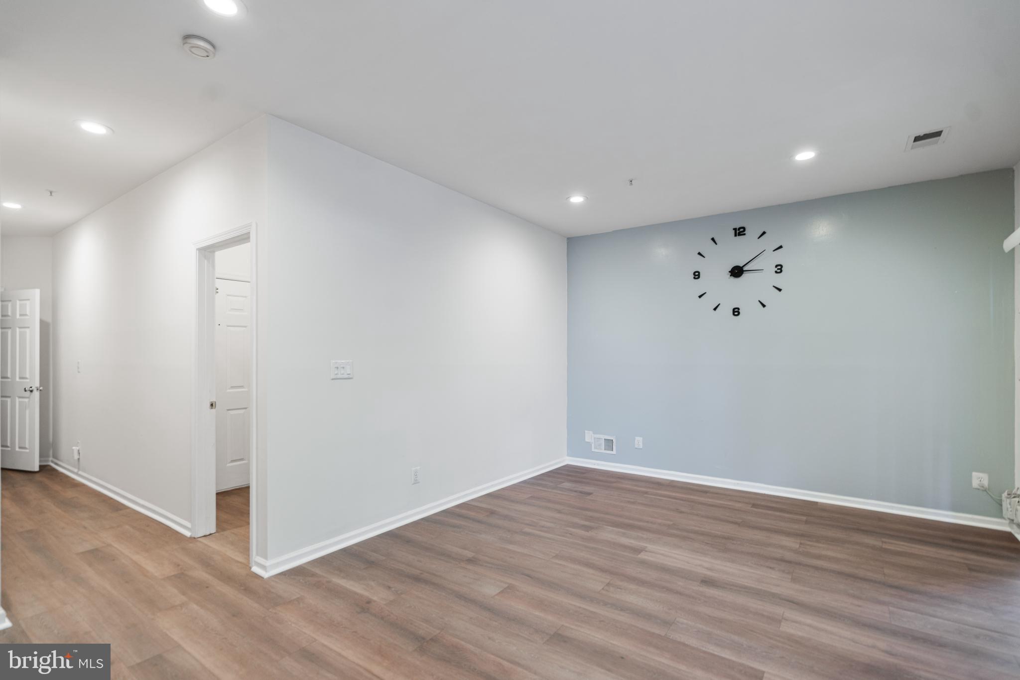 MCNAIR FARMS LANDBAY 5 - Residential Lease