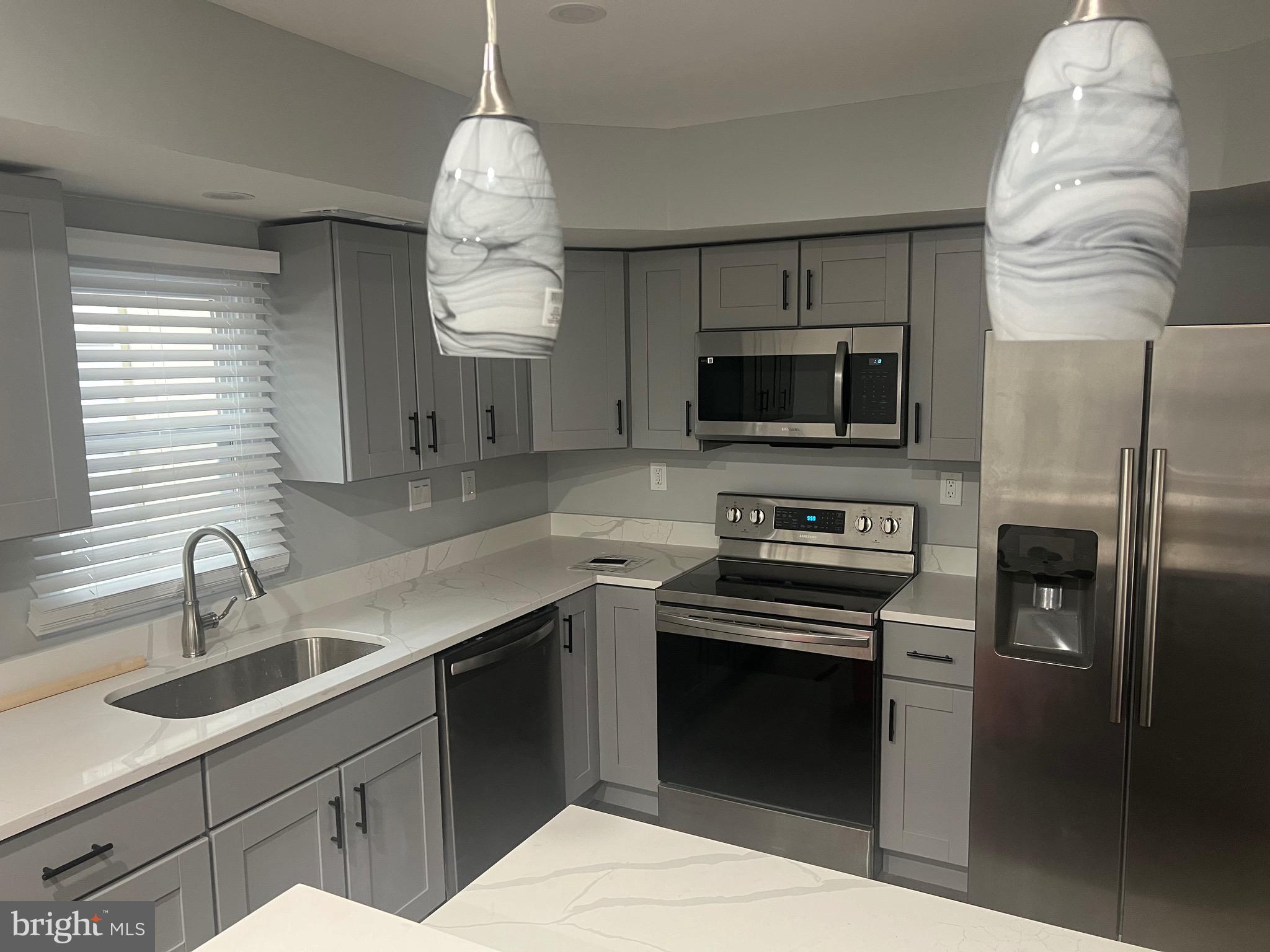 HUNTINGTON NEIGHBORHOOD - Residential Lease