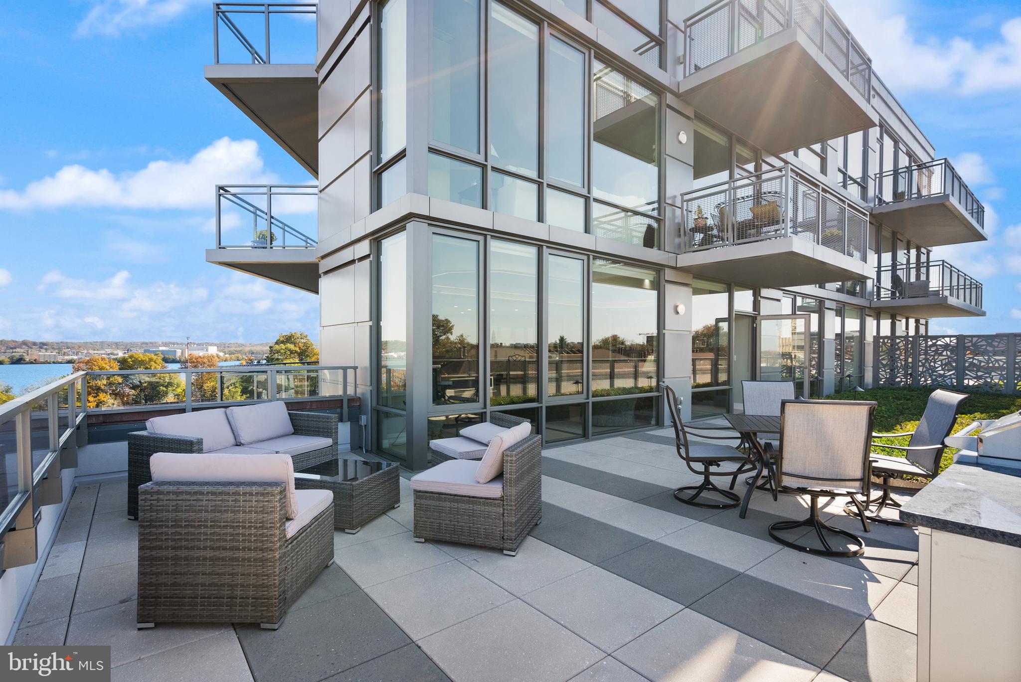 OLD TOWN ALEXANDRIA - Residential