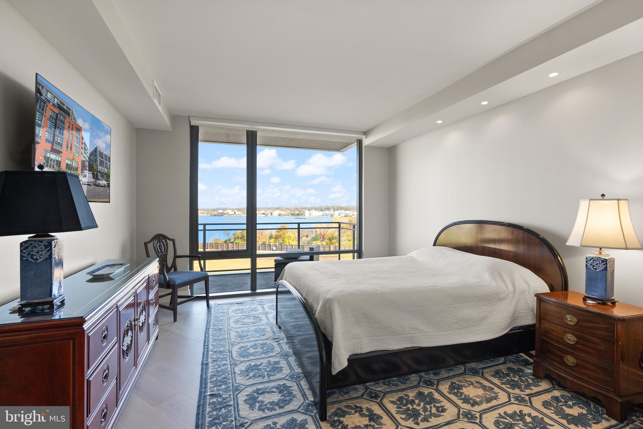 OLD TOWN ALEXANDRIA - Residential