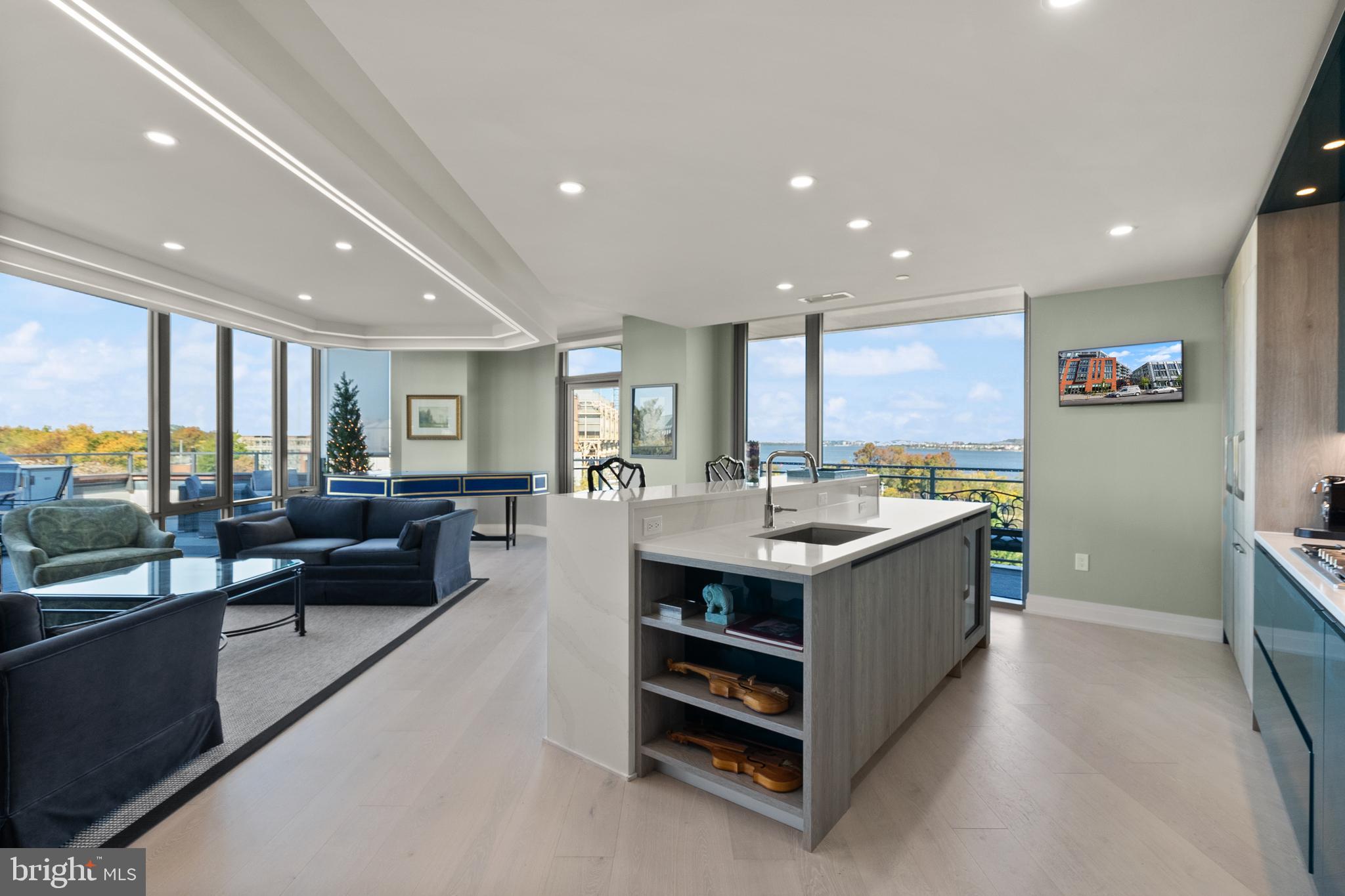 OLD TOWN ALEXANDRIA - Residential