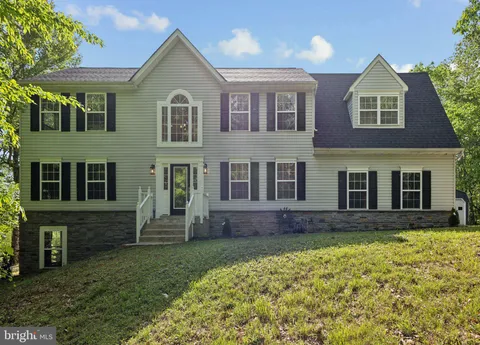 300 Queen Anne Drive, Fredericksburg, VA MLS: VAST2038518