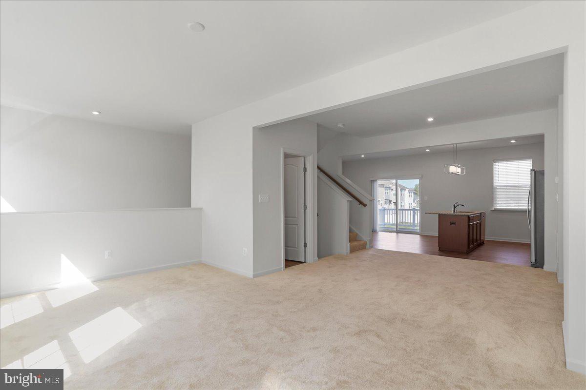 OVERLOOK AT RIVERSIDE TOWNHOMES - Residential