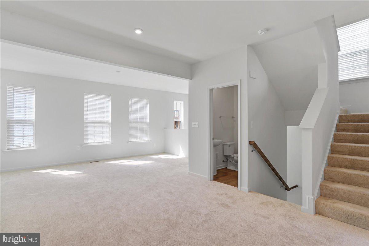 OVERLOOK AT RIVERSIDE TOWNHOMES - Residential