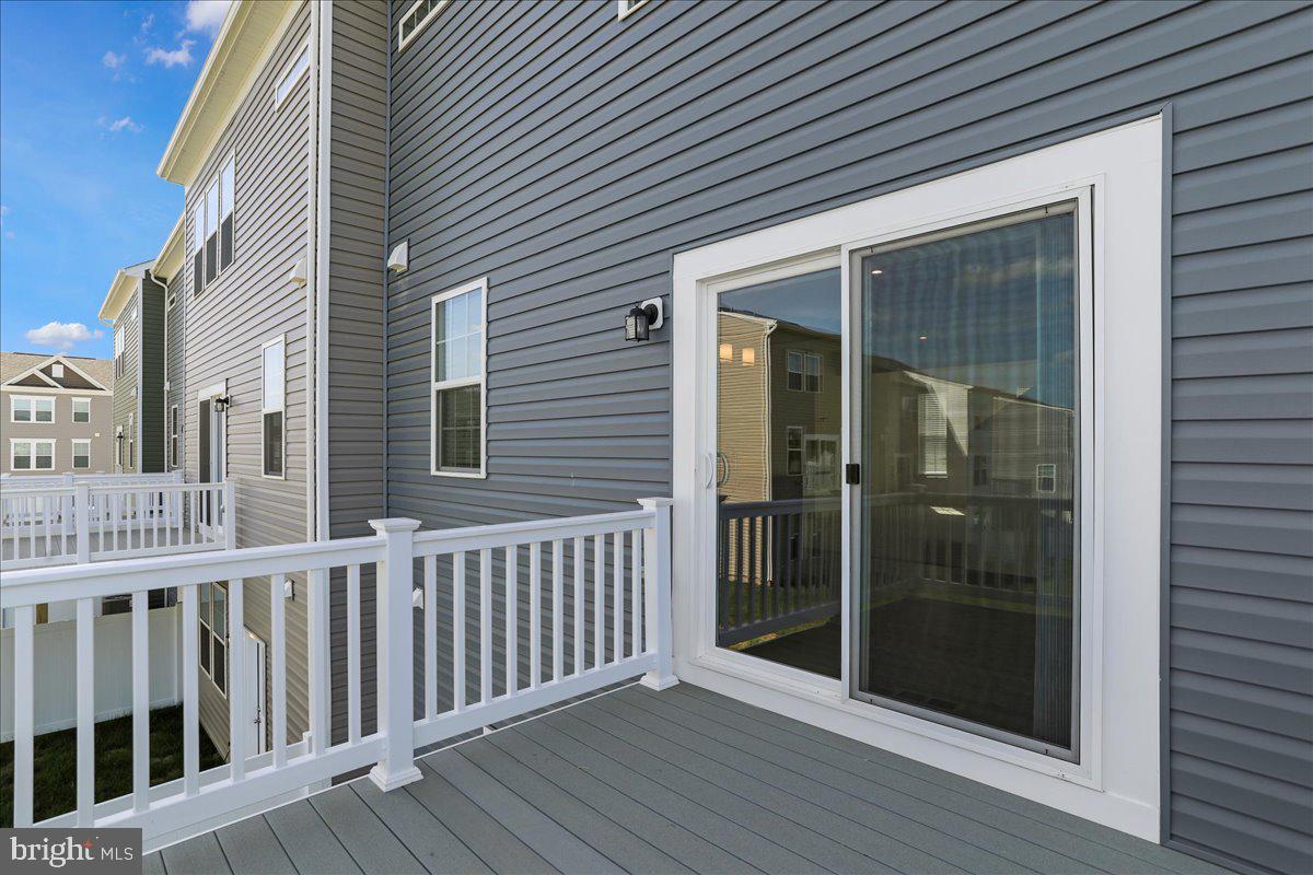 OVERLOOK AT RIVERSIDE TOWNHOMES - Residential