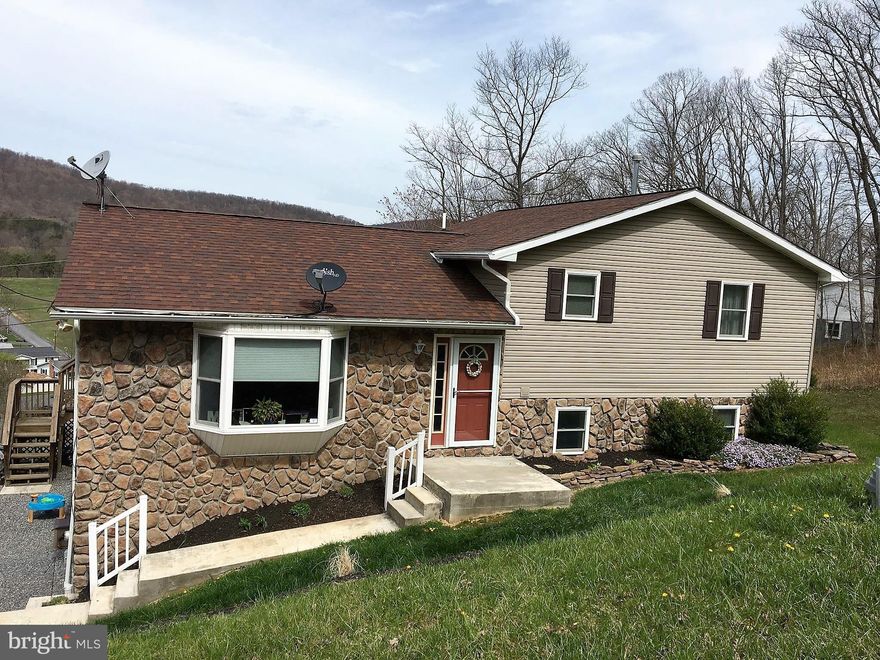 This lovely home is a must see. It has been well maintained and is ready for you to call it your HOME. It offers 3 bedrooms and 3 full baths. A lower level family room would be great for a kids space. Situated in Colony Heights with nice views from the back deck. Call to set up your showing appointment today.