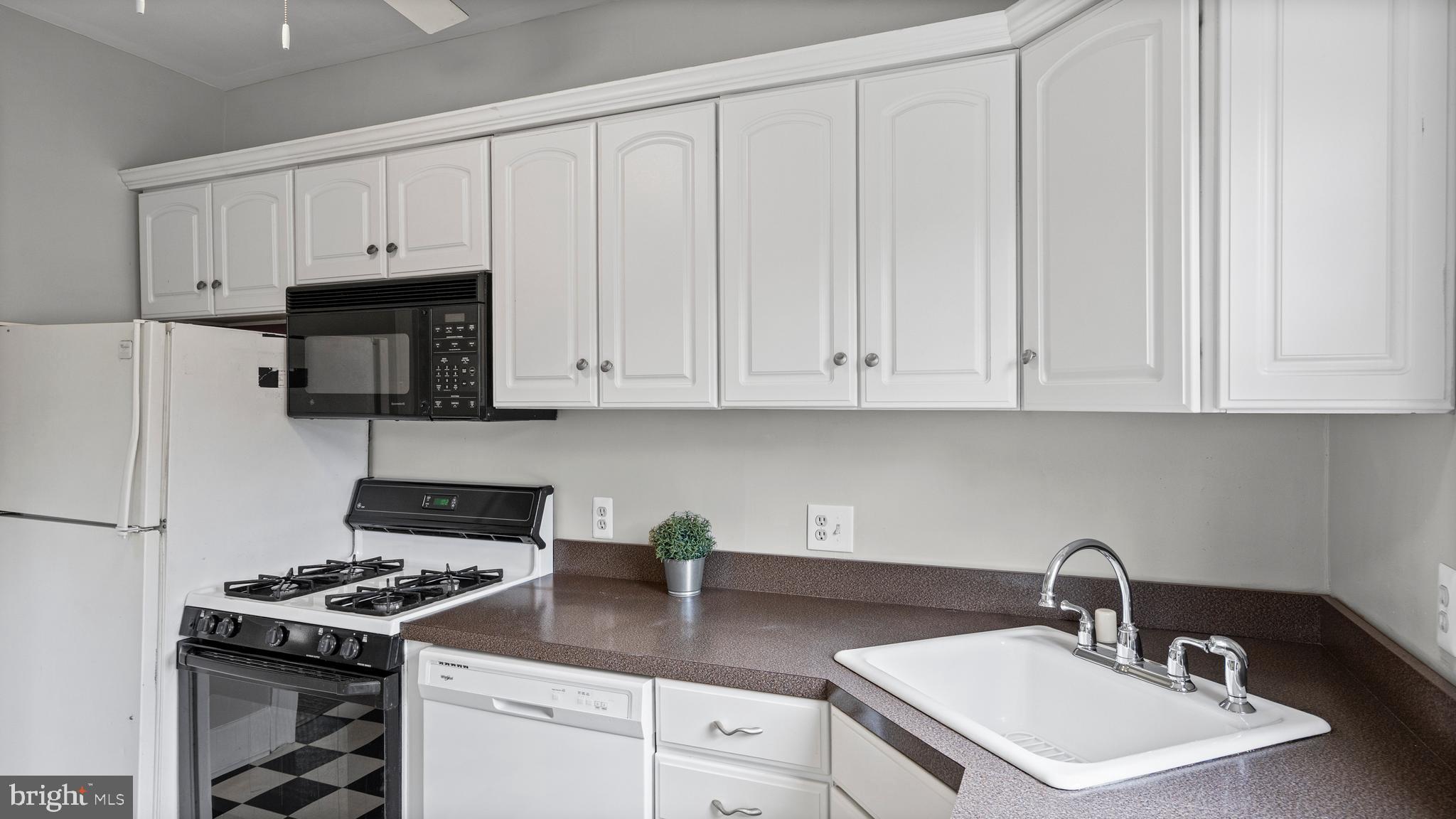 ROLAND PARK - Residential