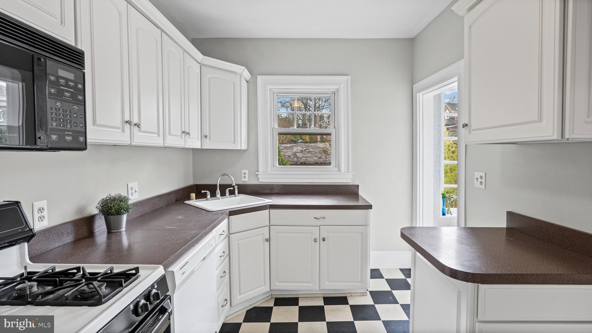 ROLAND PARK - Residential