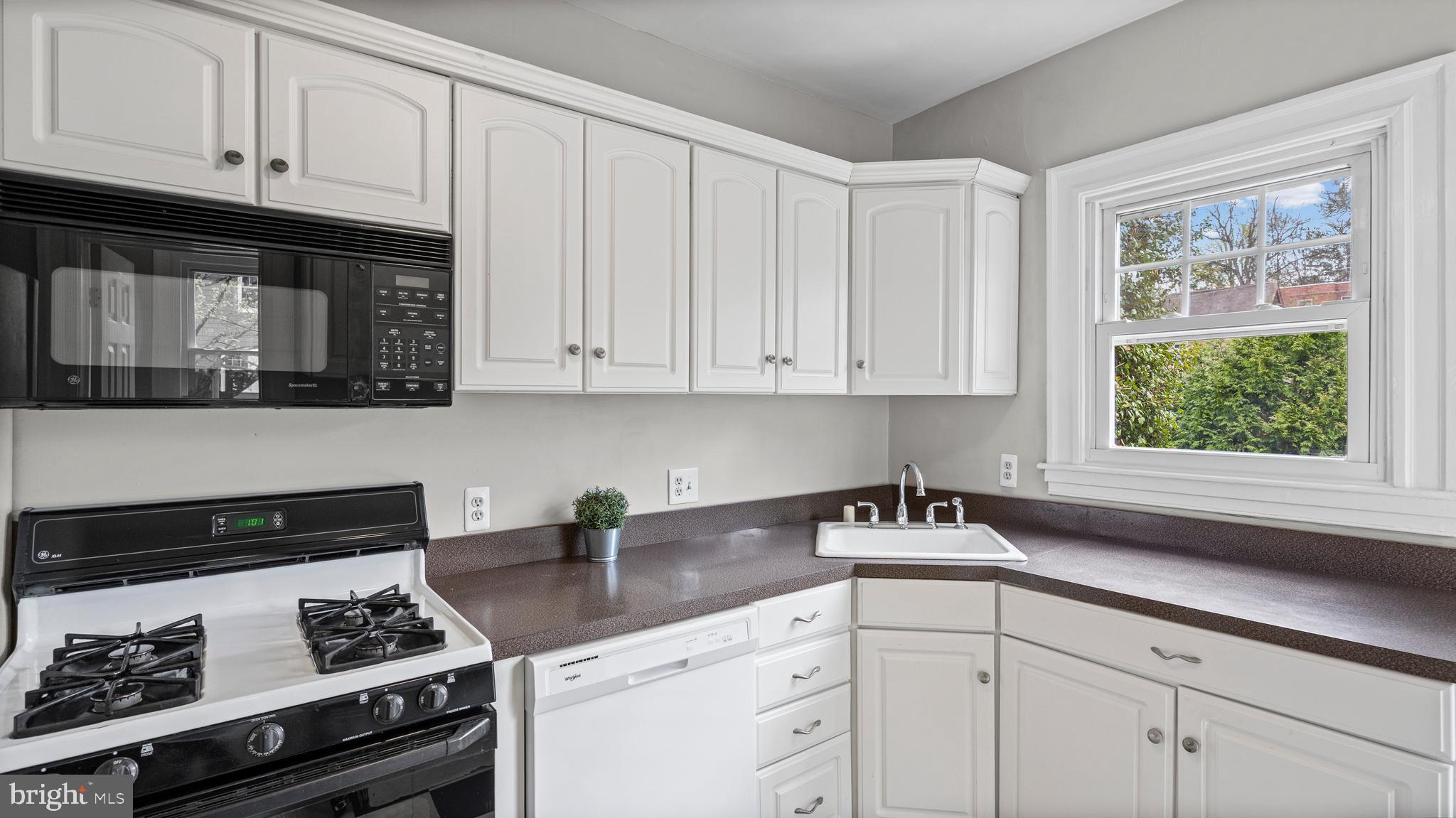 ROLAND PARK - Residential