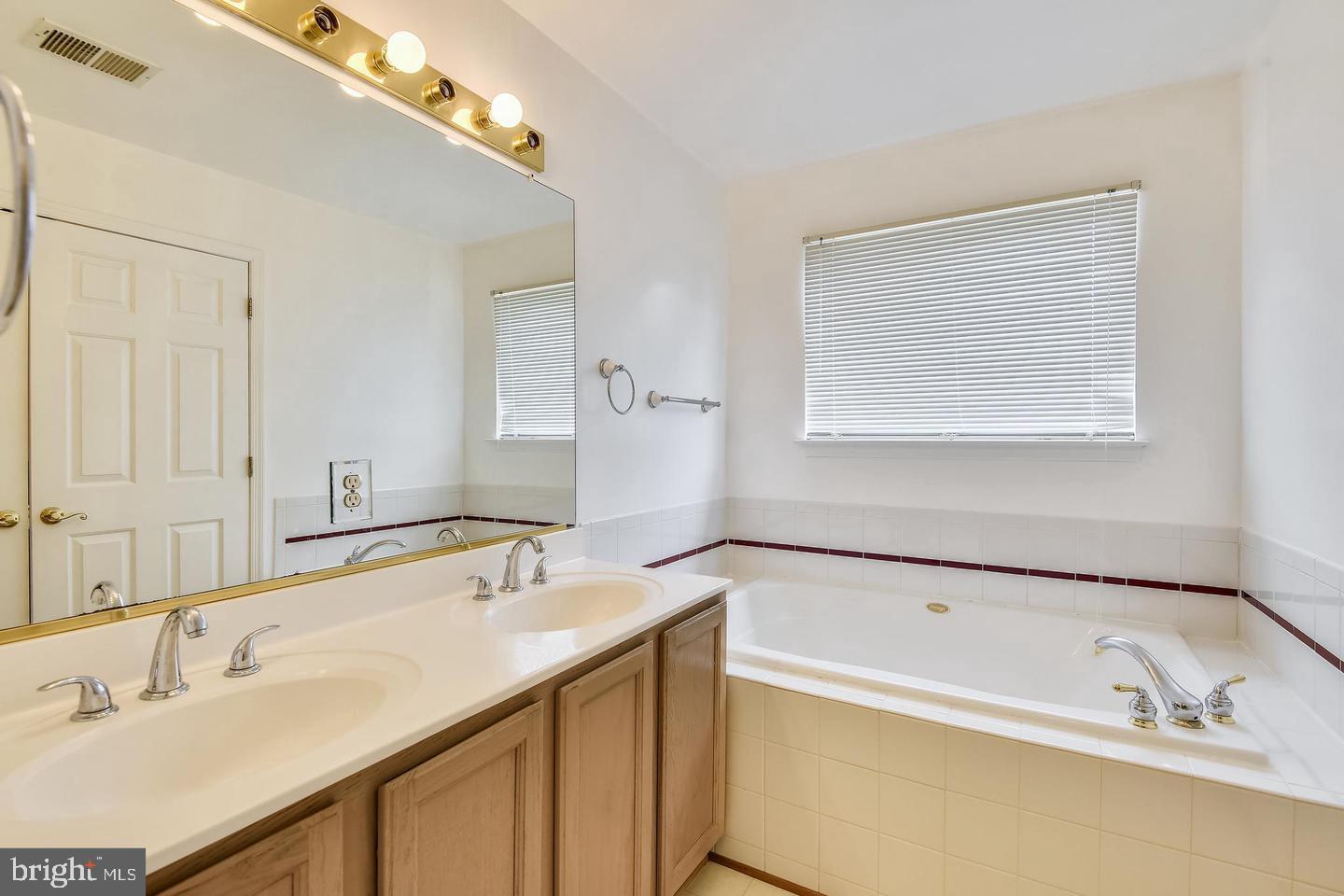 MCNAIR FARMS - Residential Lease