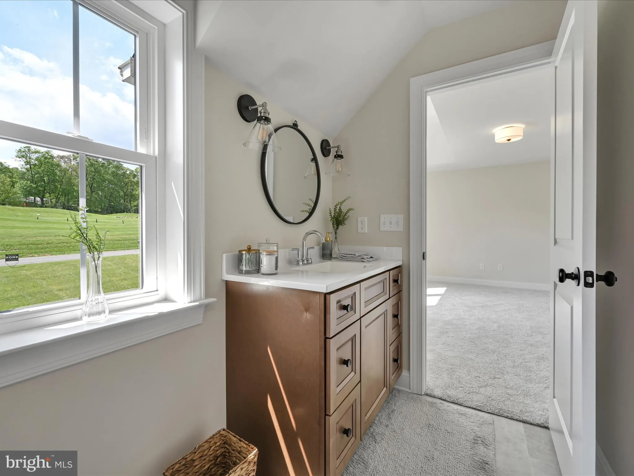 Quarryville, Pennsylvania 17566, United States, 4 Bedrooms Bedrooms, ,4 BathroomsBathrooms,Residential,Pending,110353