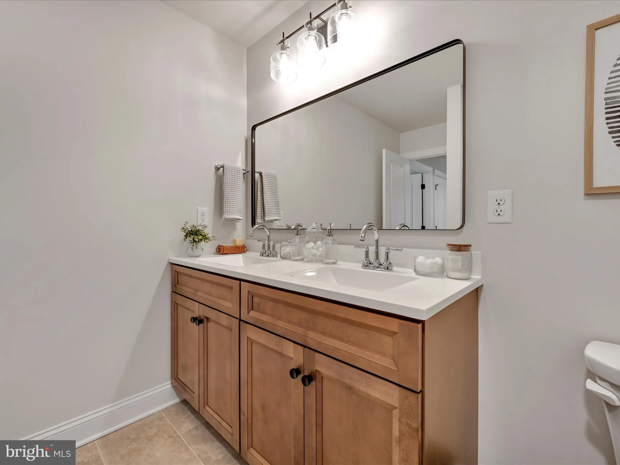 Quarryville, Pennsylvania 17566, United States, 4 Bedrooms Bedrooms, ,4 BathroomsBathrooms,Residential,Pending,110353