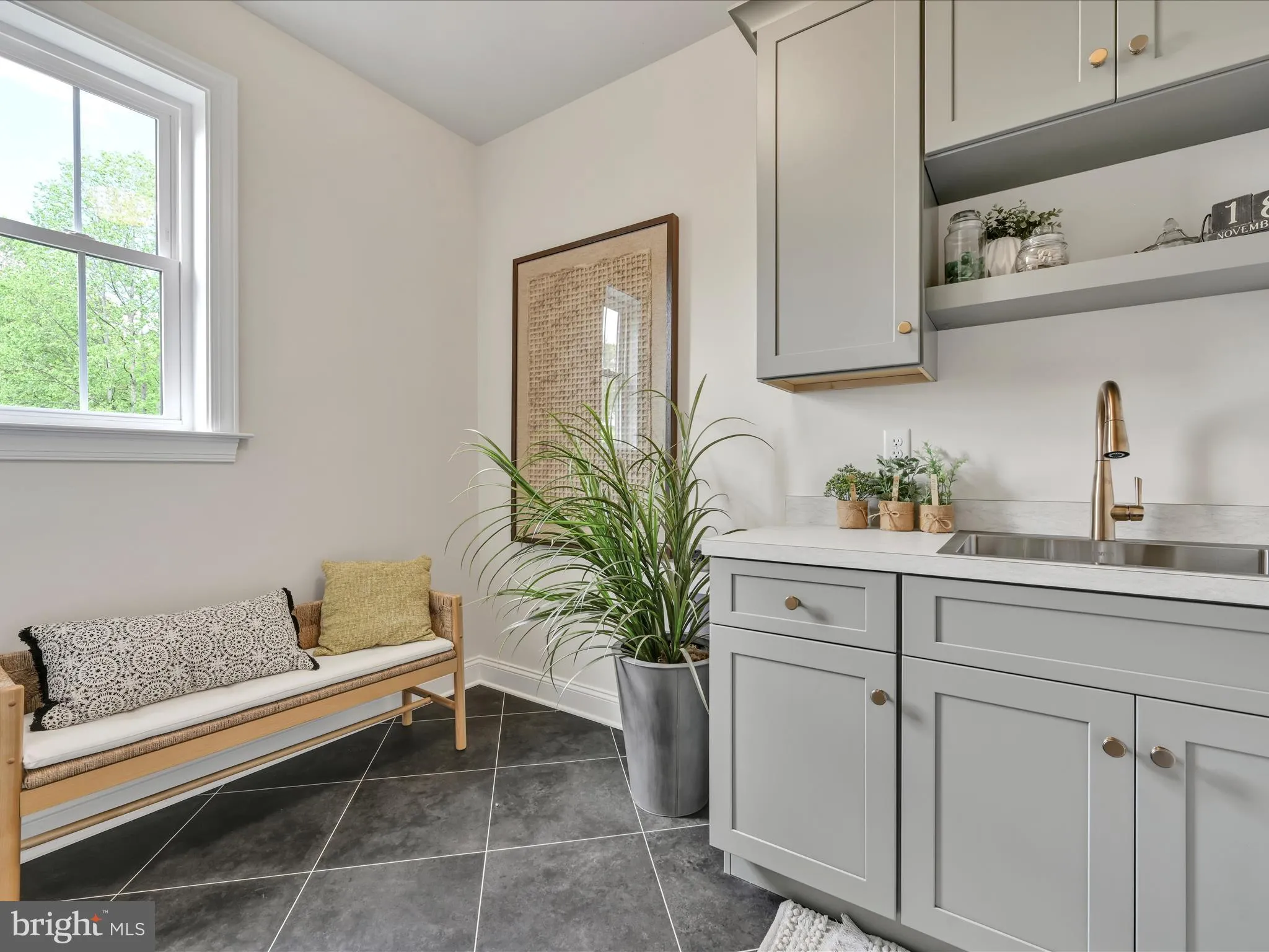 Quarryville, Pennsylvania 17566, United States, 4 Bedrooms Bedrooms, ,4 BathroomsBathrooms,Residential,Pending,110353