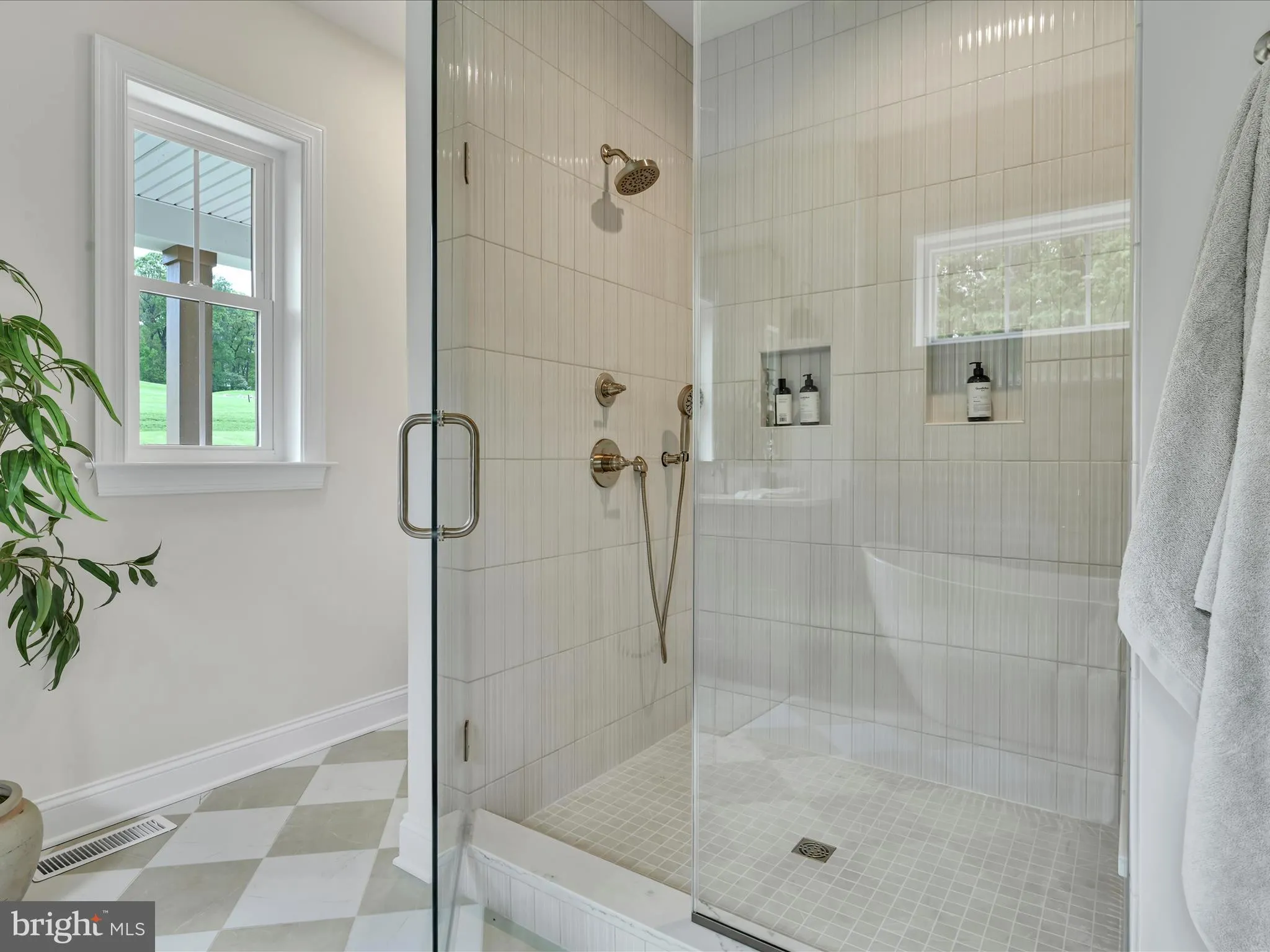 Quarryville, Pennsylvania 17566, United States, 4 Bedrooms Bedrooms, ,4 BathroomsBathrooms,Residential,Pending,110353