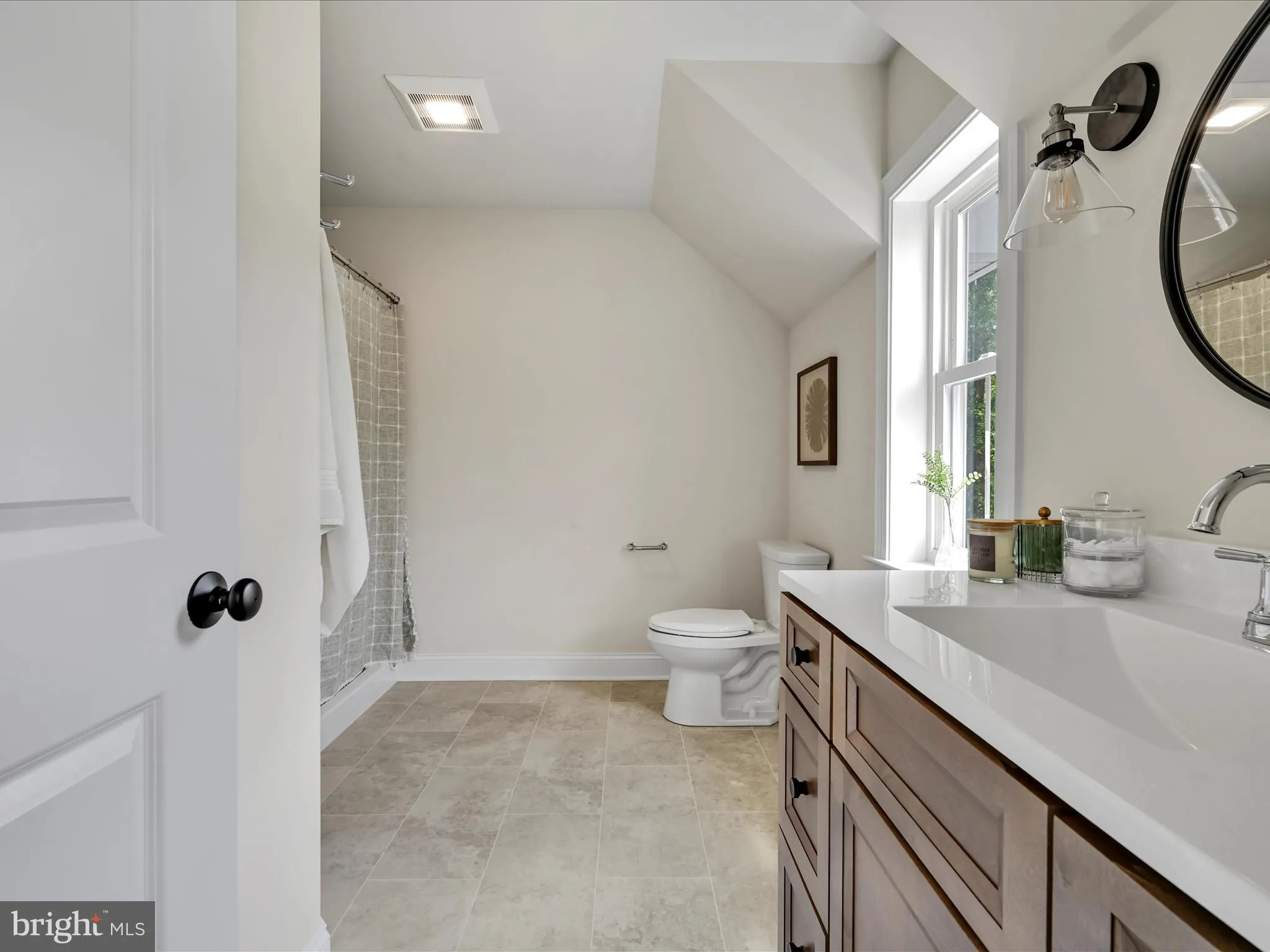 Quarryville, Pennsylvania 17566, United States, 4 Bedrooms Bedrooms, ,4 BathroomsBathrooms,Residential,Pending,110353