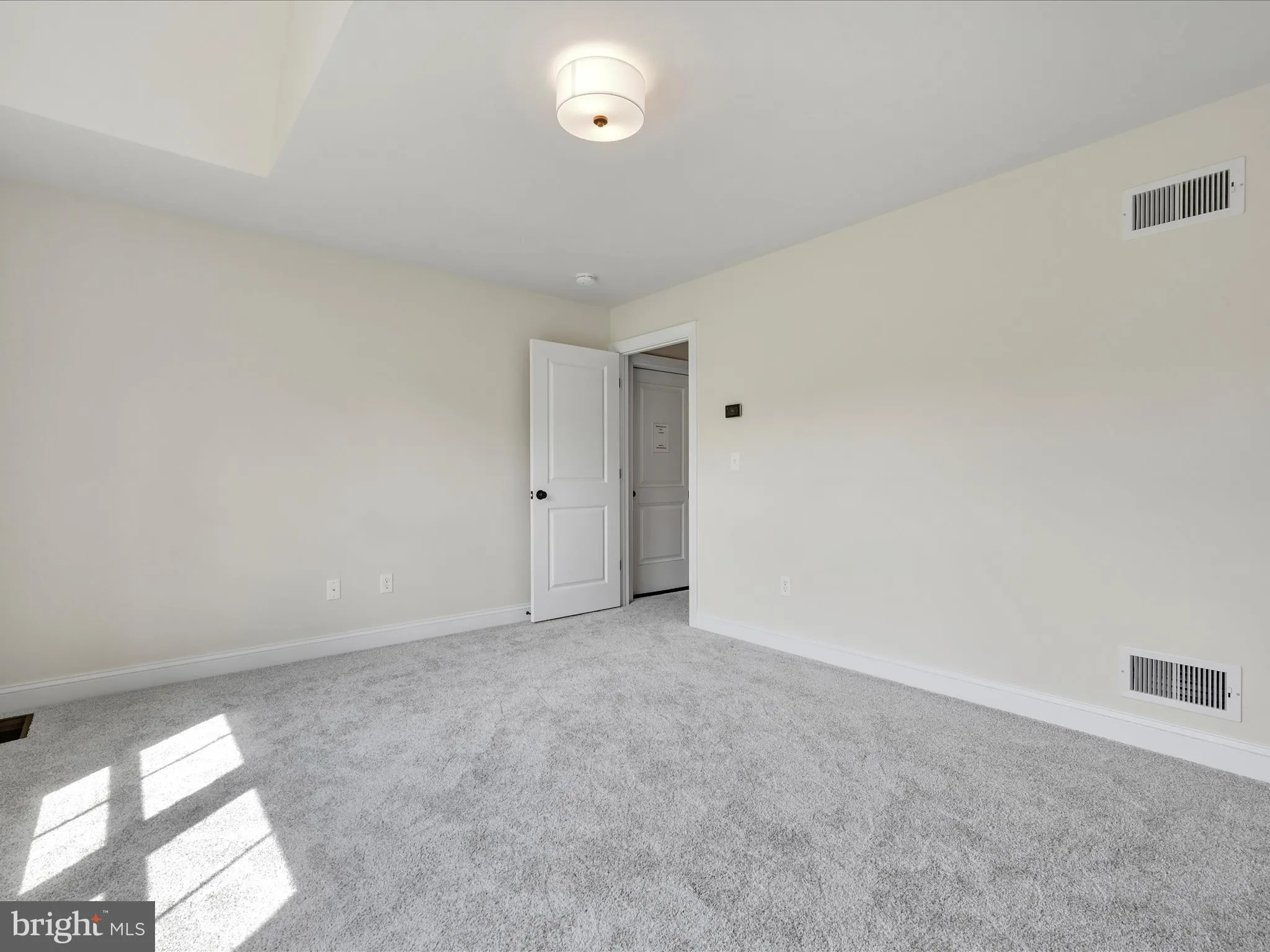 Quarryville, Pennsylvania 17566, United States, 4 Bedrooms Bedrooms, ,4 BathroomsBathrooms,Residential,Pending,110353